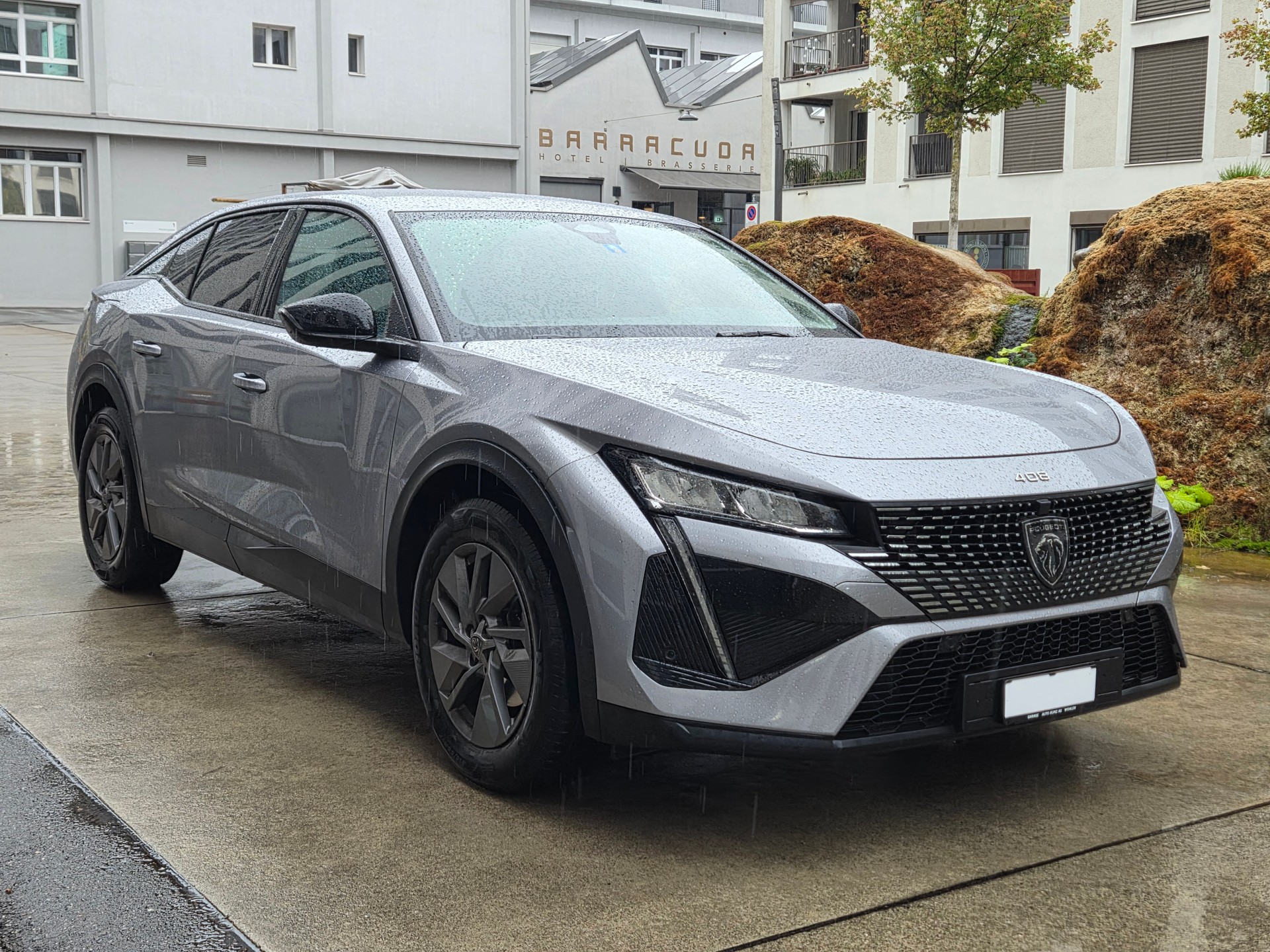 PEUGEOT 408 1.2 PureTech Allure EAT8-image-1
