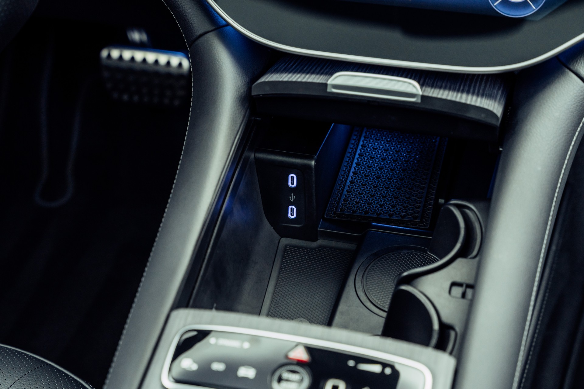 MERCEDES-BENZ EQE 500 4 Matic Executive Edition-image-16