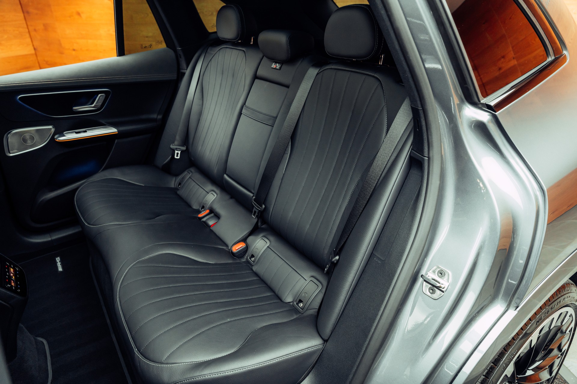 MERCEDES-BENZ EQE 500 4 Matic Executive Edition-image-8