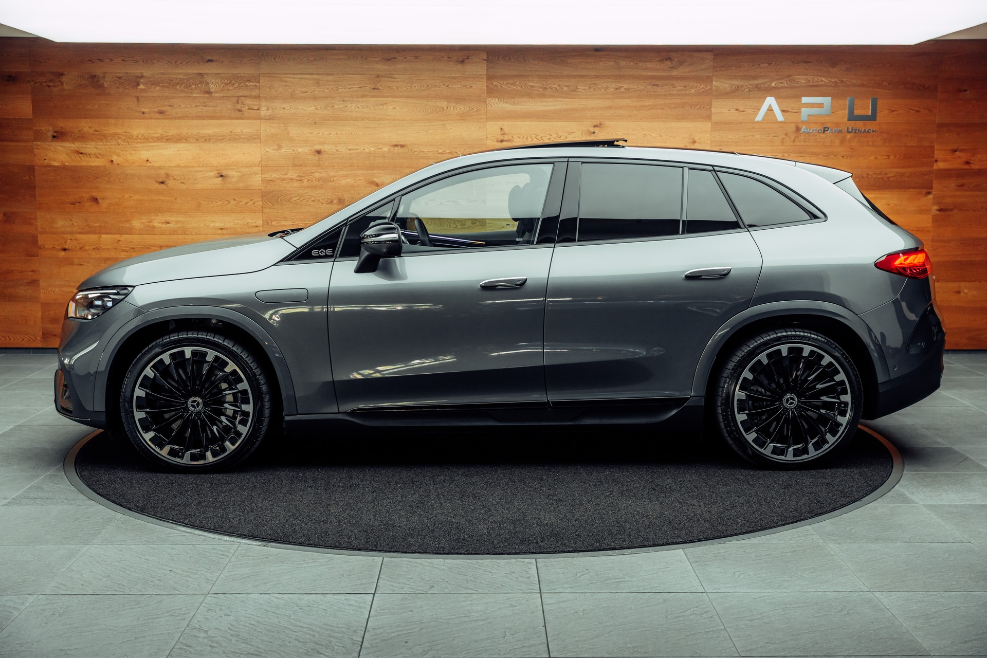 MERCEDES-BENZ EQE 500 4 Matic Executive Edition-image-10