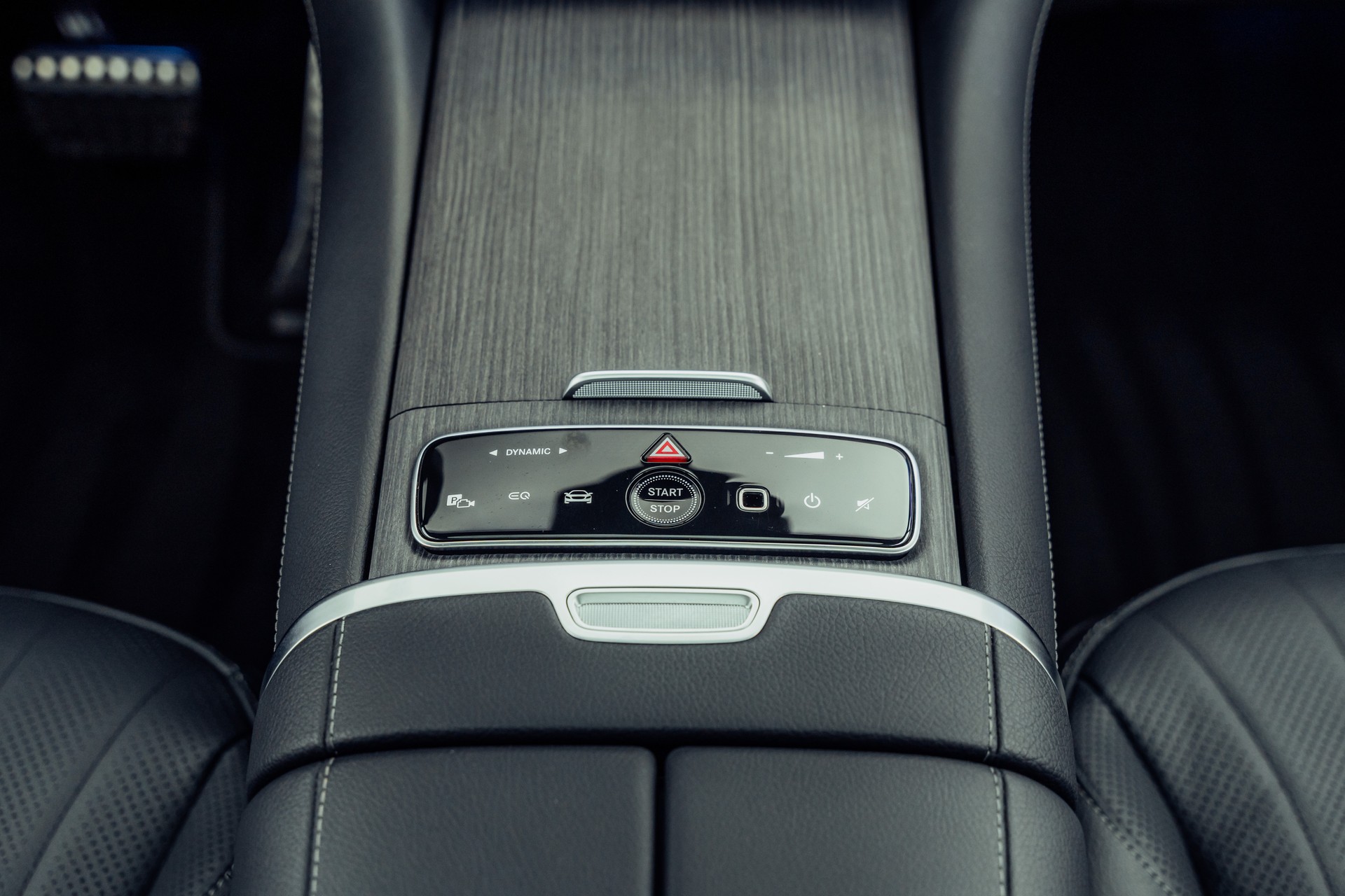 MERCEDES-BENZ EQE 500 4 Matic Executive Edition-image-14