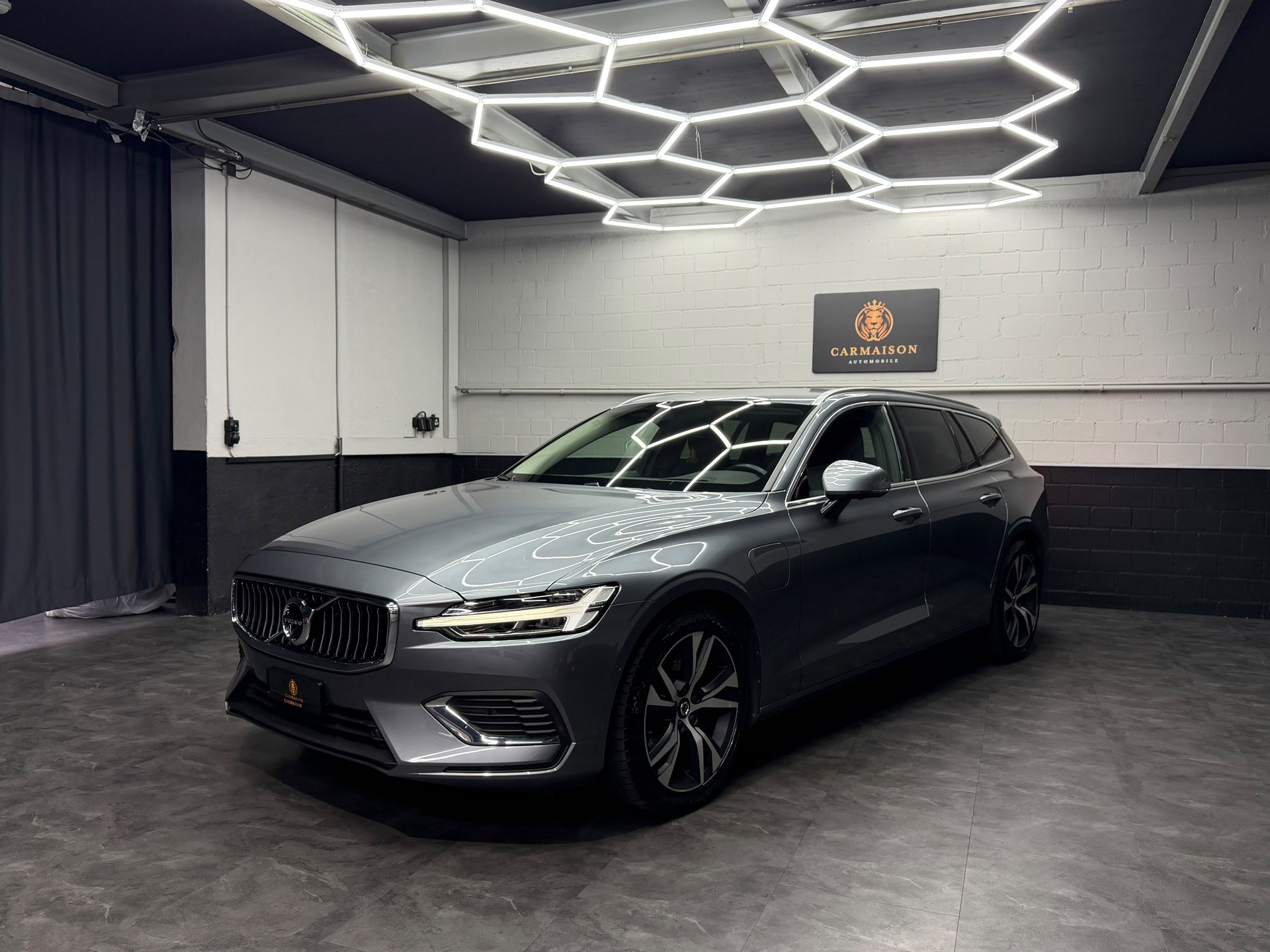VOLVO V60 T6 eAWD Twin Engine Inscription Geartronic | CH-Auto | Gratis-Service | 360° Kamera | Harman/Kardon | Anhängerkupplung 2T-image-2