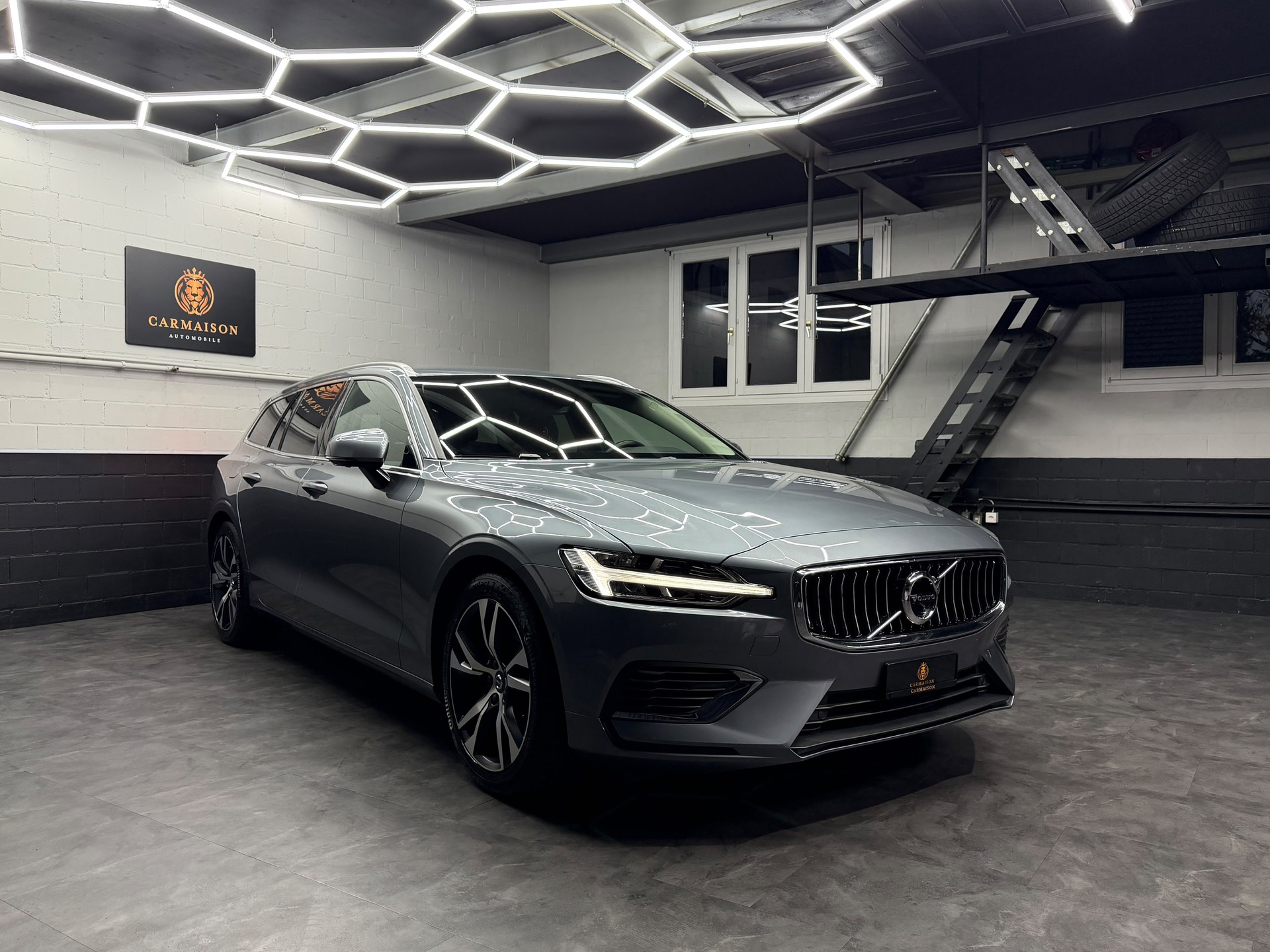 VOLVO V60 T6 eAWD Twin Engine Inscription Geartronic | CH-Auto | Gratis-Service | 360° Kamera | Harman/Kardon | Anhängerkupplung 2T-image-0