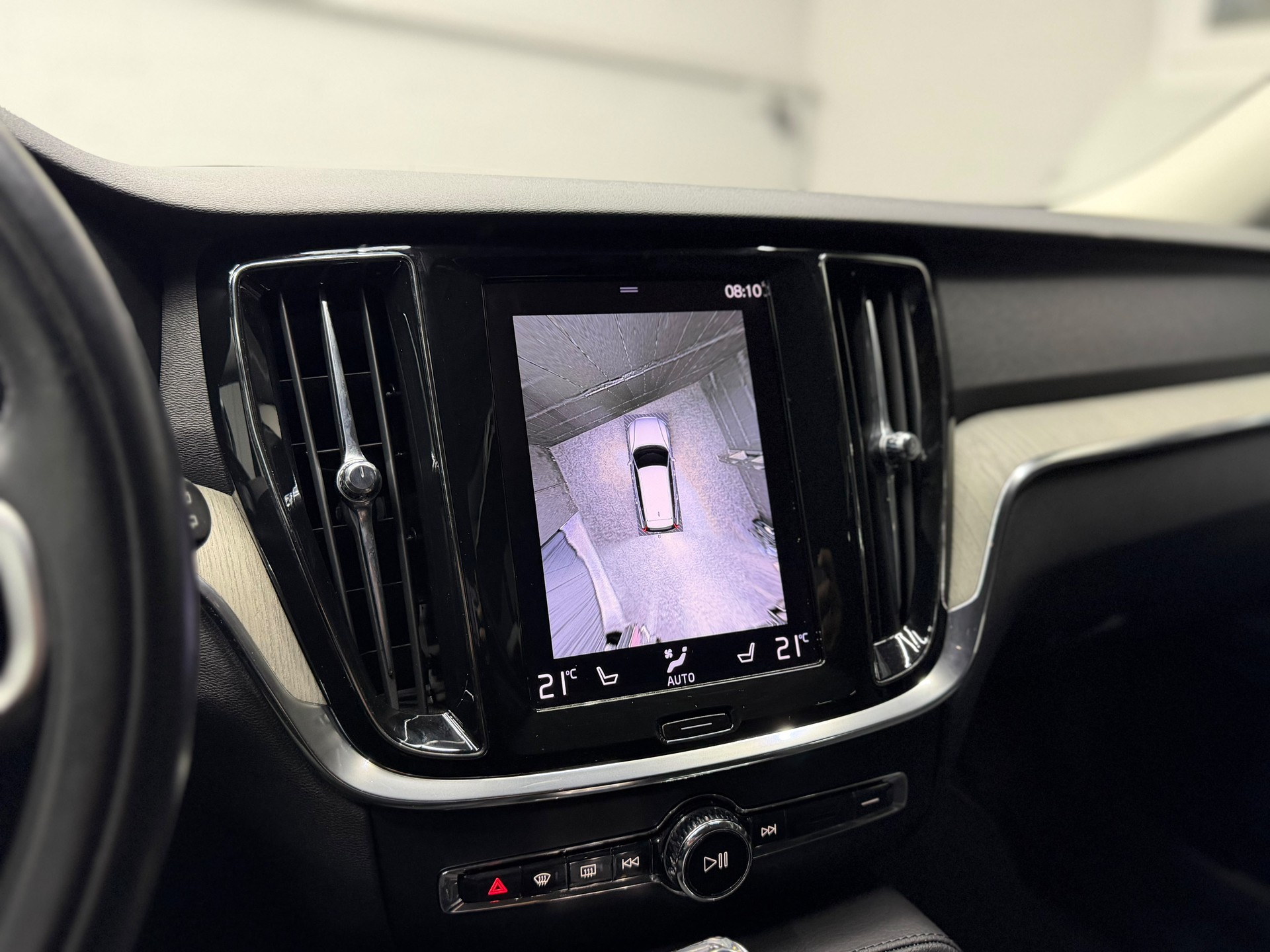 VOLVO V60 T6 eAWD Twin Engine Inscription Geartronic | CH-Auto | Gratis-Service | 360° Kamera | Harman/Kardon | Anhängerkupplung 2T-image-19