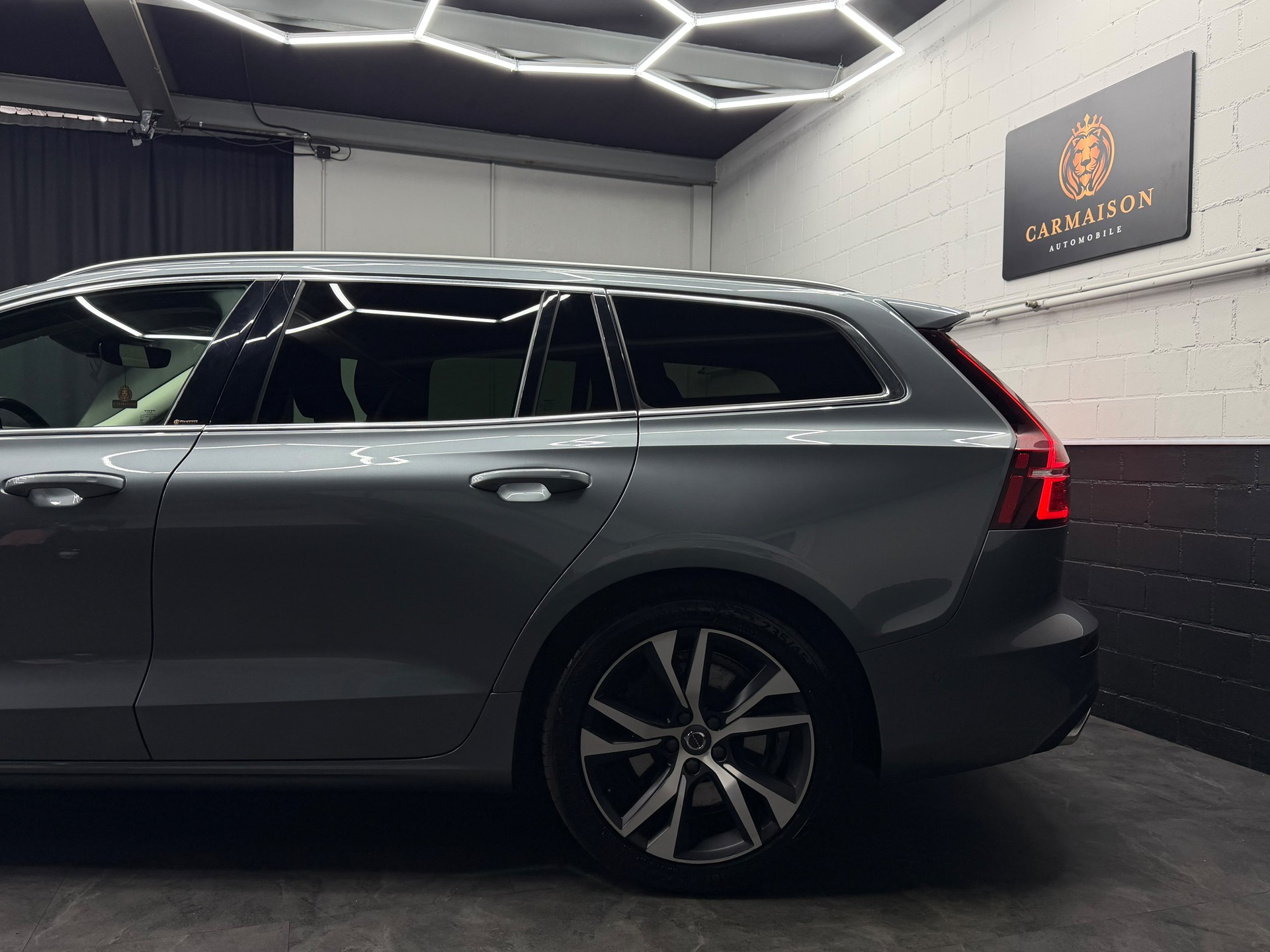 VOLVO V60 T6 eAWD Twin Engine Inscription Geartronic | CH-Auto | Gratis-Service | 360° Kamera | Harman/Kardon | Anhängerkupplung 2T-image-3