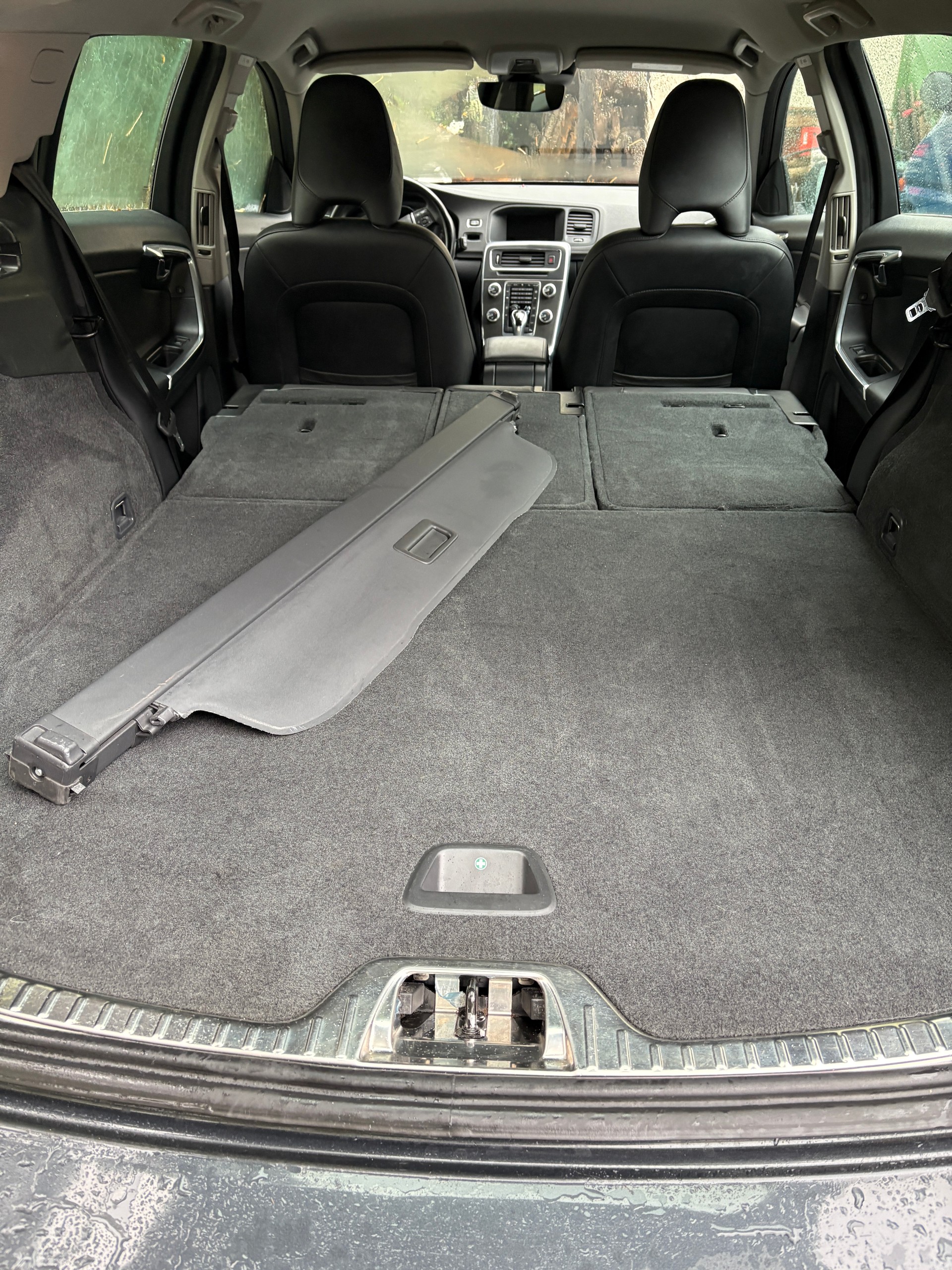 VOLVO V60 T 5-image-2