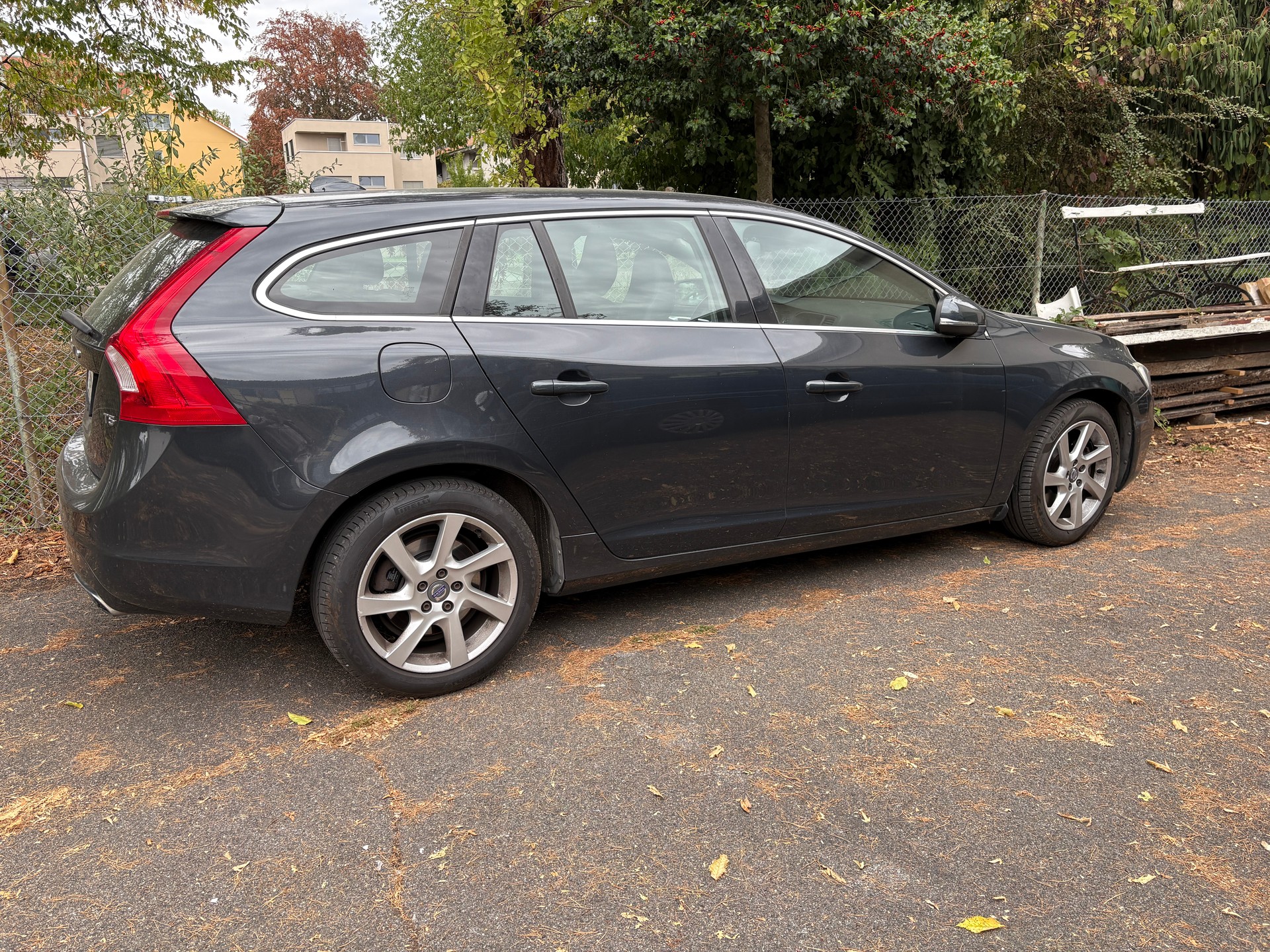 VOLVO V60 T 5-image-1