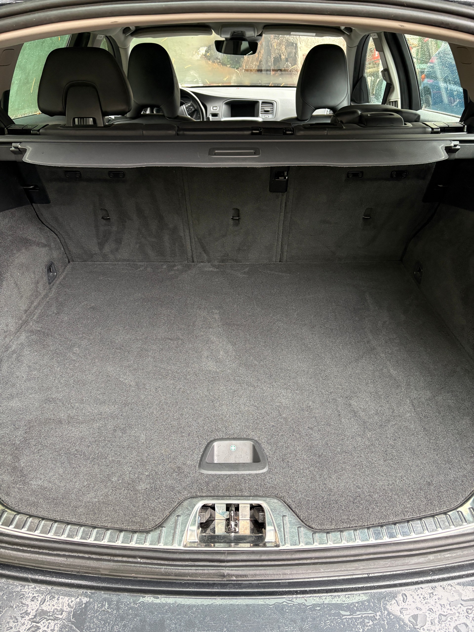 VOLVO V60 T 5-image-3