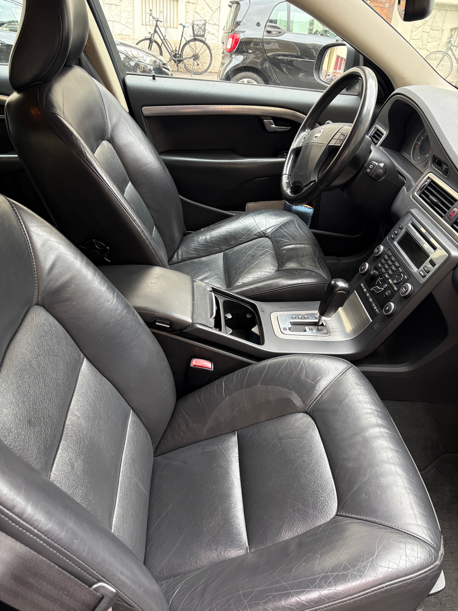 VOLVO V70 2.5 T momentum-image-3