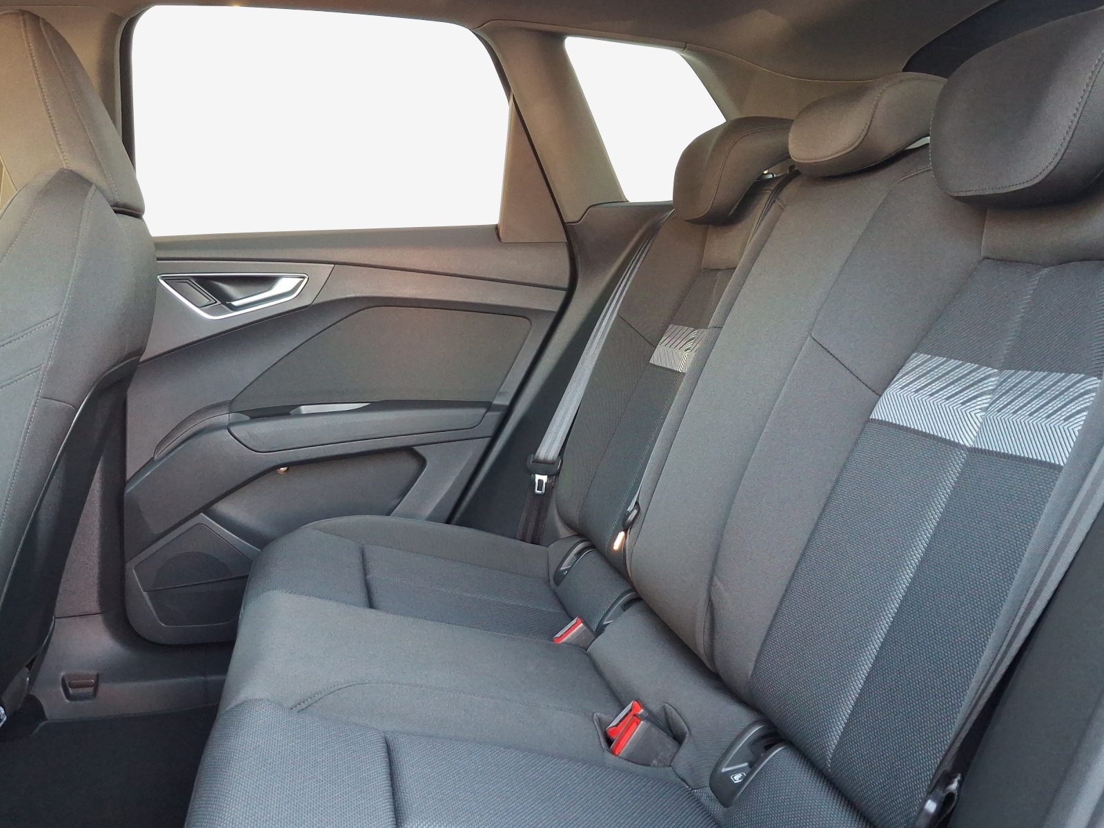 AUDI Q4 e-tron 50 quattro-image-11