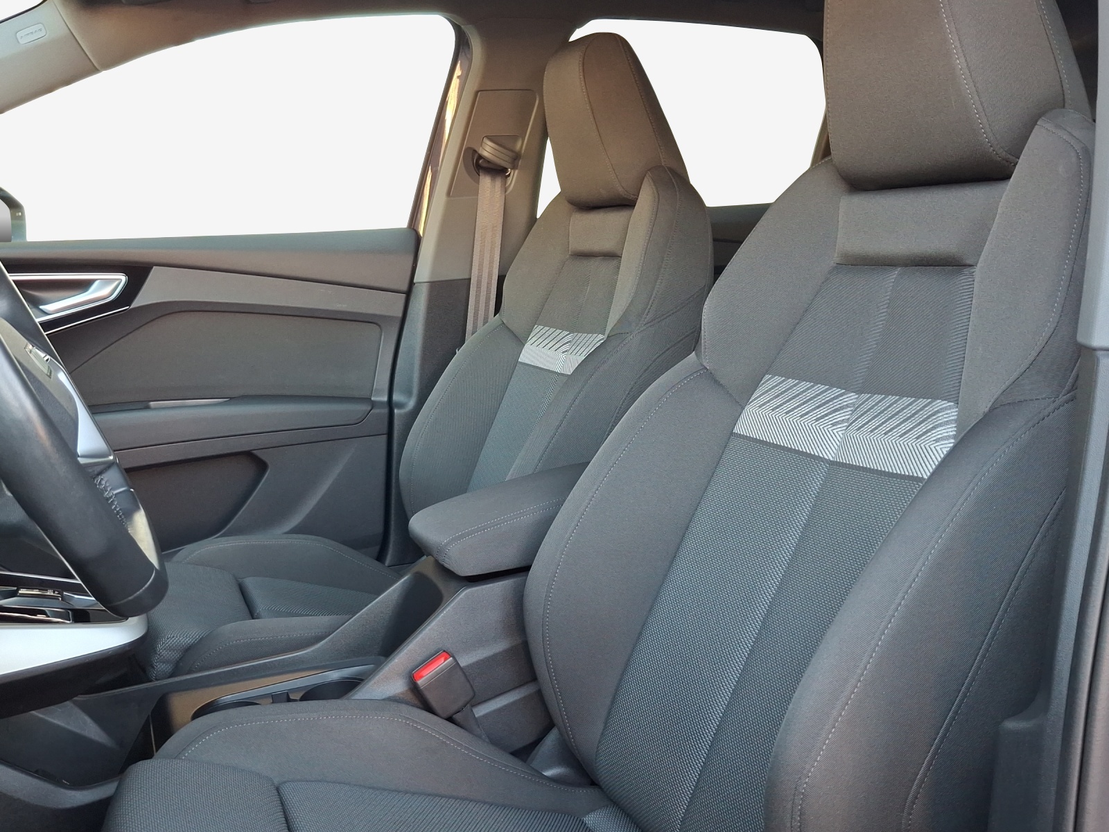 AUDI Q4 e-tron 50 quattro-image-7