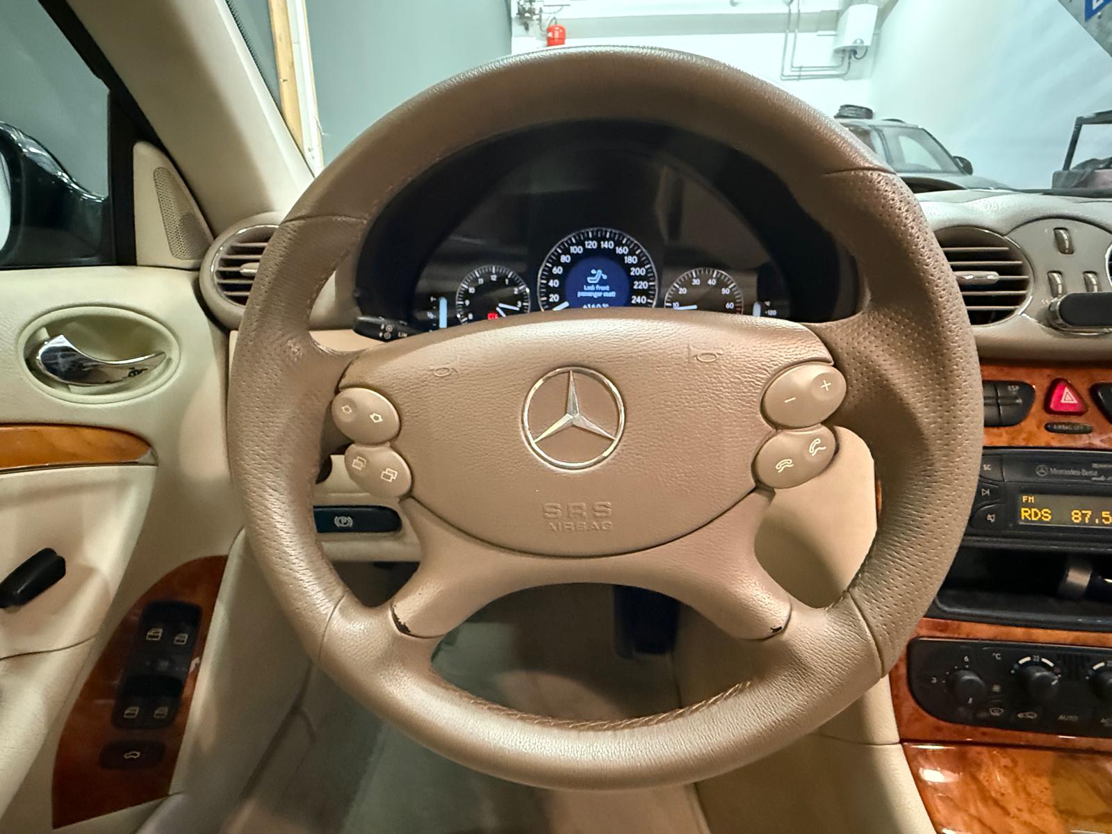 MERCEDES-BENZ CLK 320 Elégance Automatic-image-17