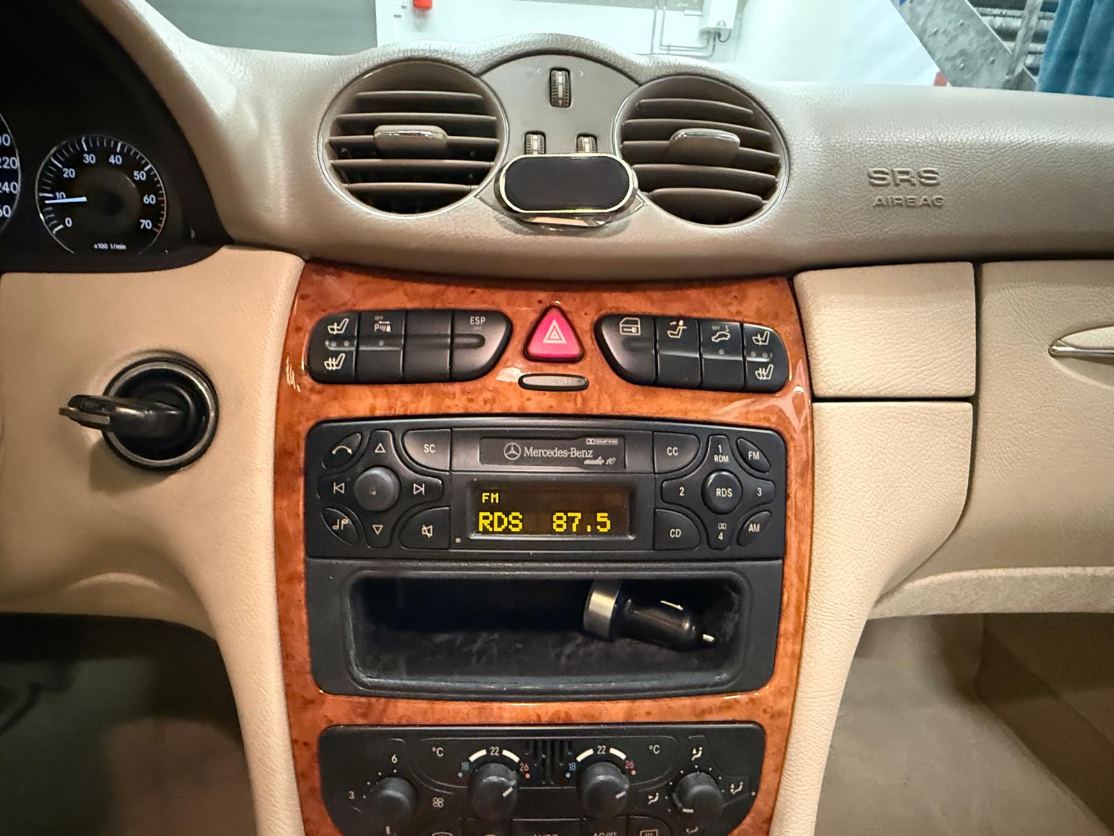 MERCEDES-BENZ CLK 320 Elégance Automatic-image-23