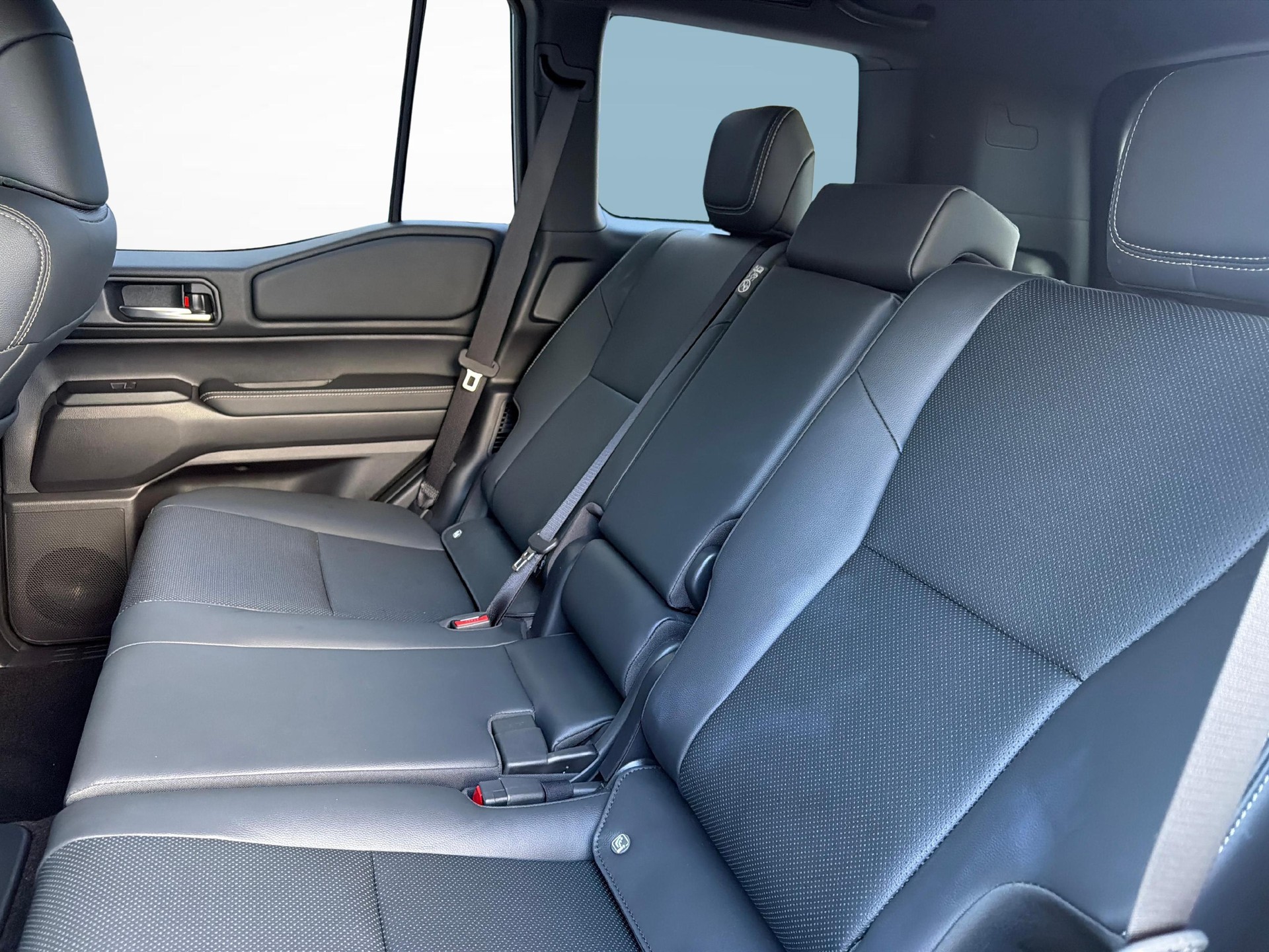 TOYOTA Land Cruiser 2.8 D 48V Style-image-17
