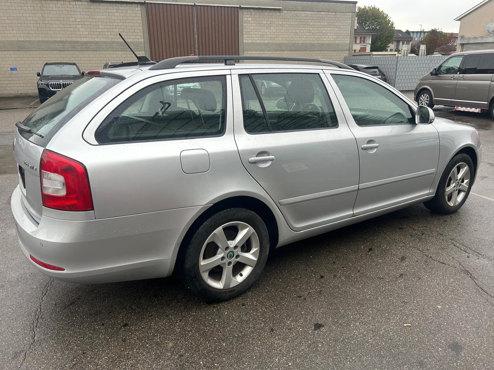 SKODA Octavia Combi 2.0 TDI Elegance 4x4 DSG-image-3