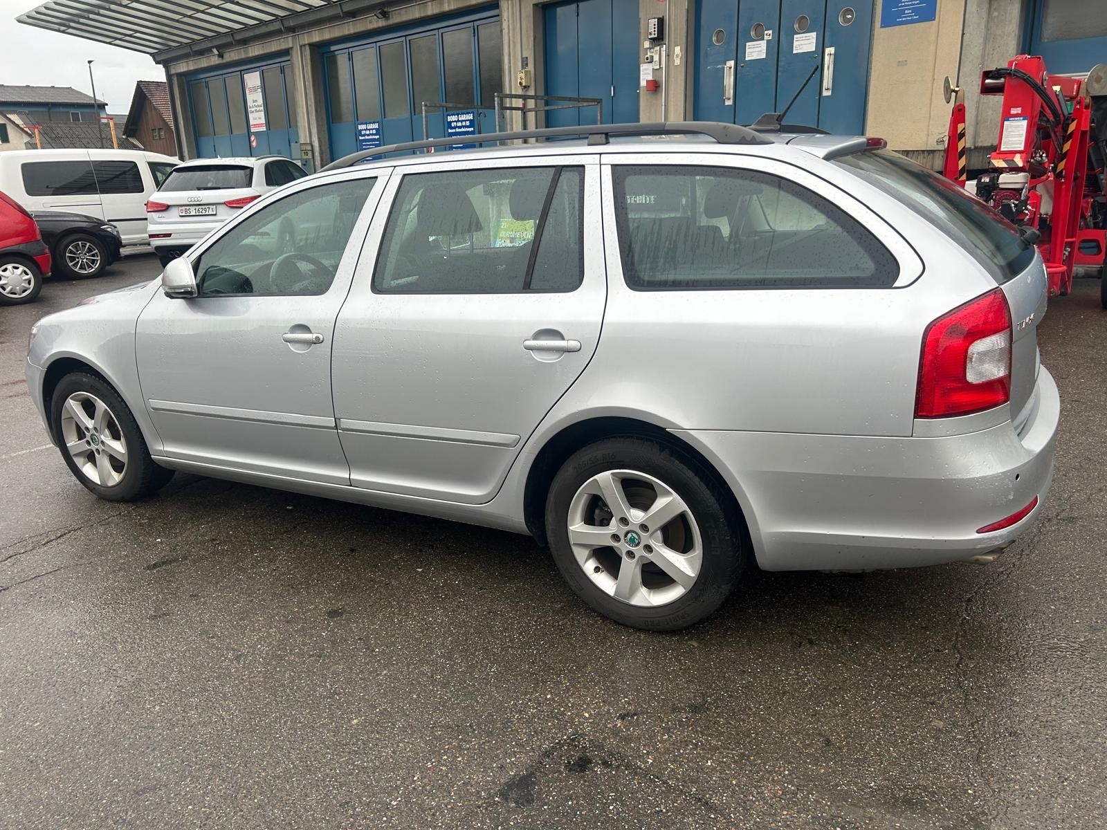 SKODA Octavia Combi 2.0 TDI Elegance 4x4 DSG-image-4
