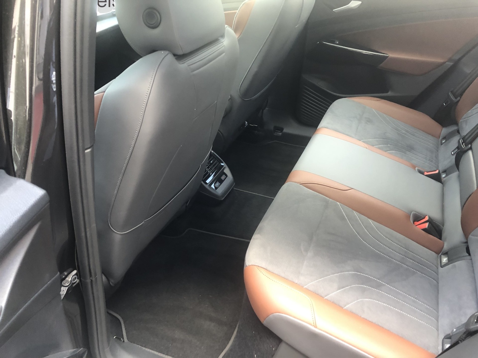 VW ID.4 Pro Performance 77 kWh 1ST Max-image-2