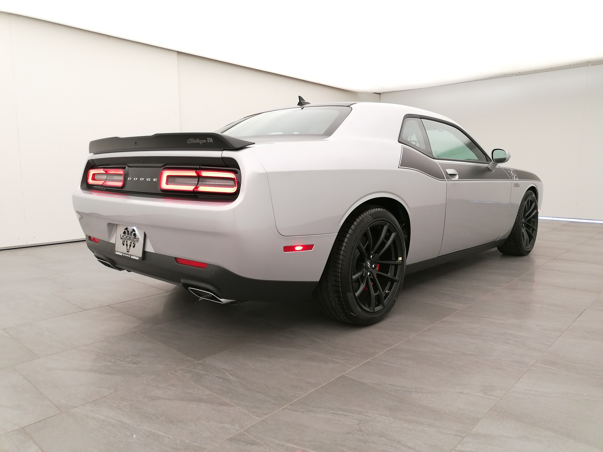 DODGE Challenger T/A 5.7-image-3