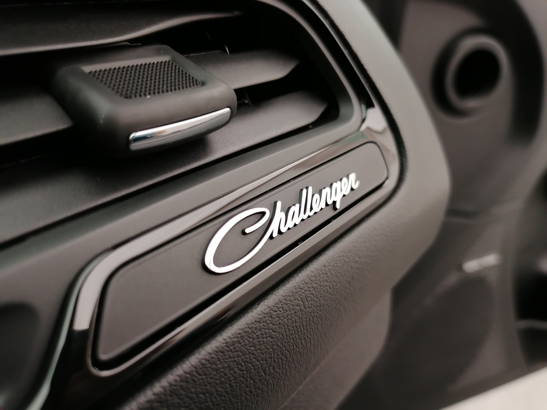 DODGE Challenger T/A 5.7-image-11
