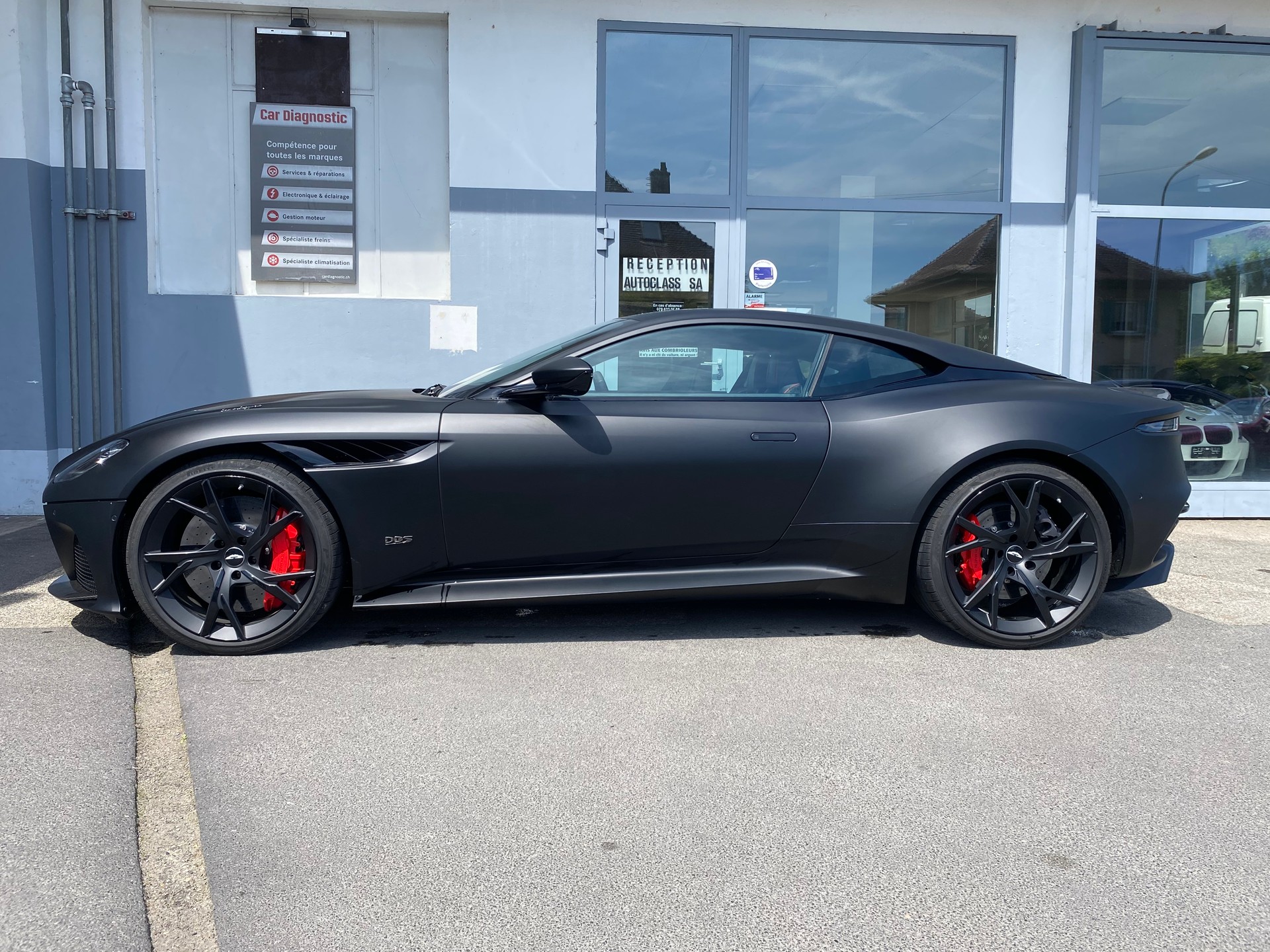 ASTON MARTIN DBS Coupé Superleggera-image-1