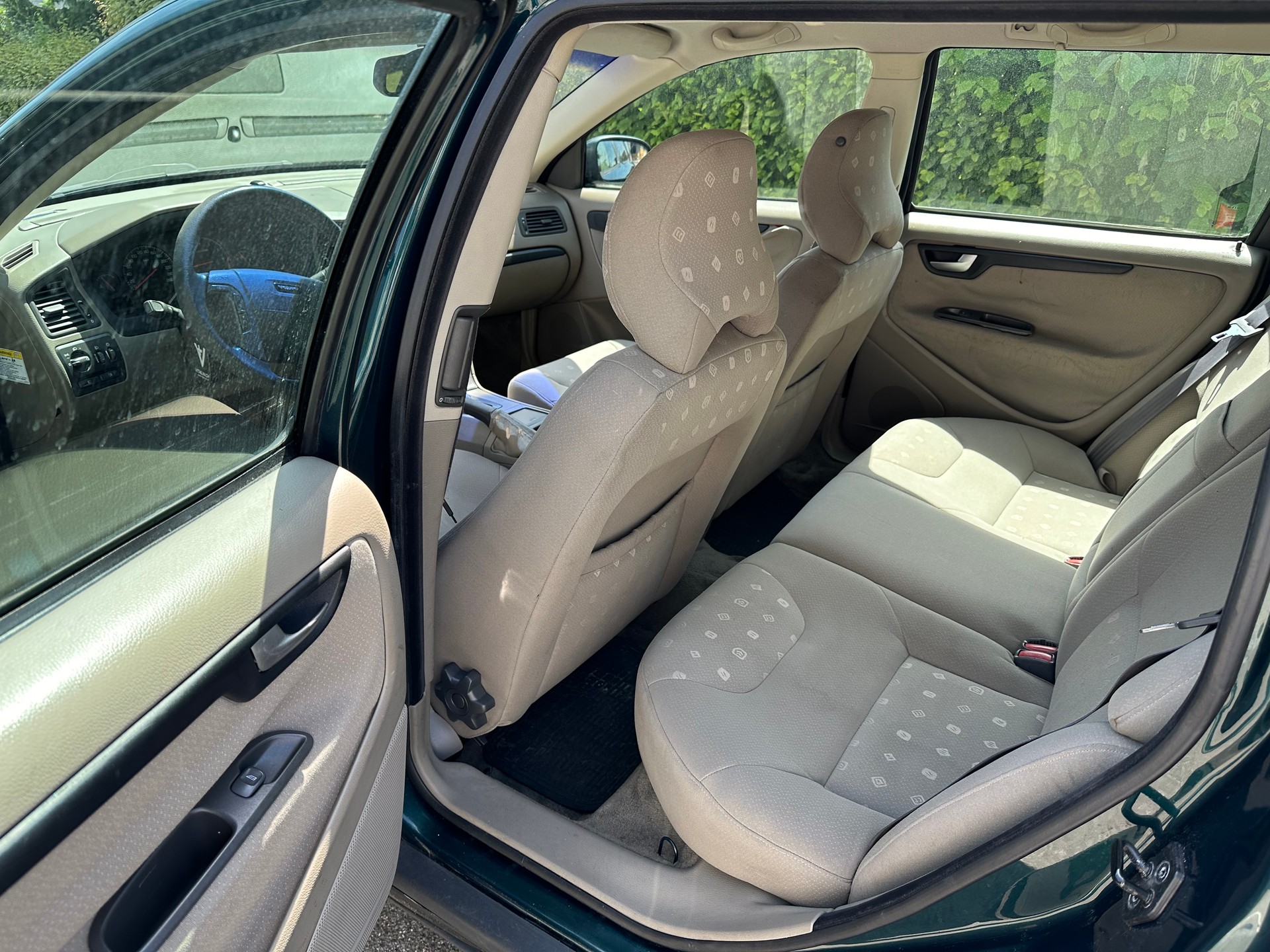 VOLVO V70 2.4-image-6