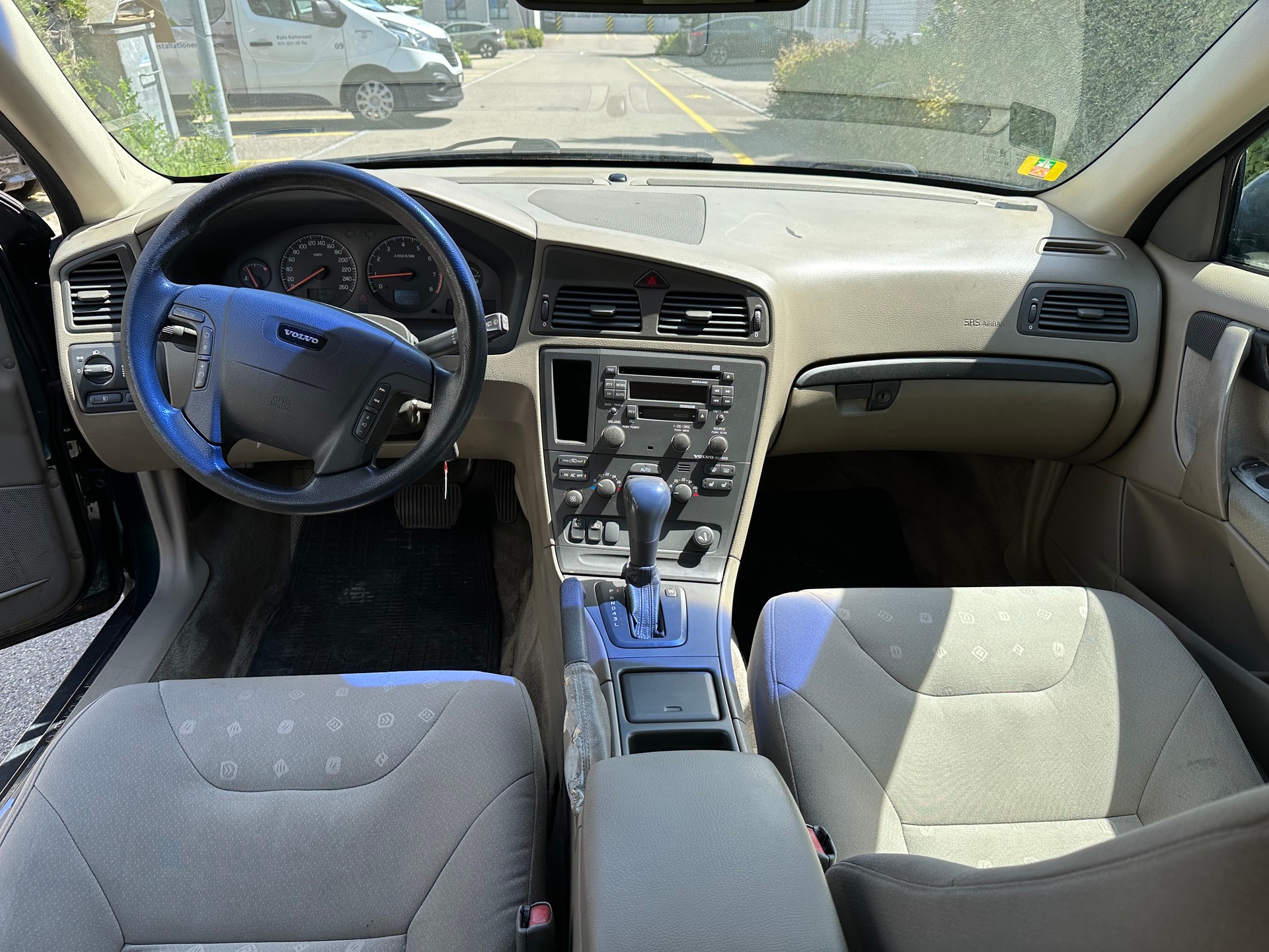 VOLVO V70 2.4-image-8