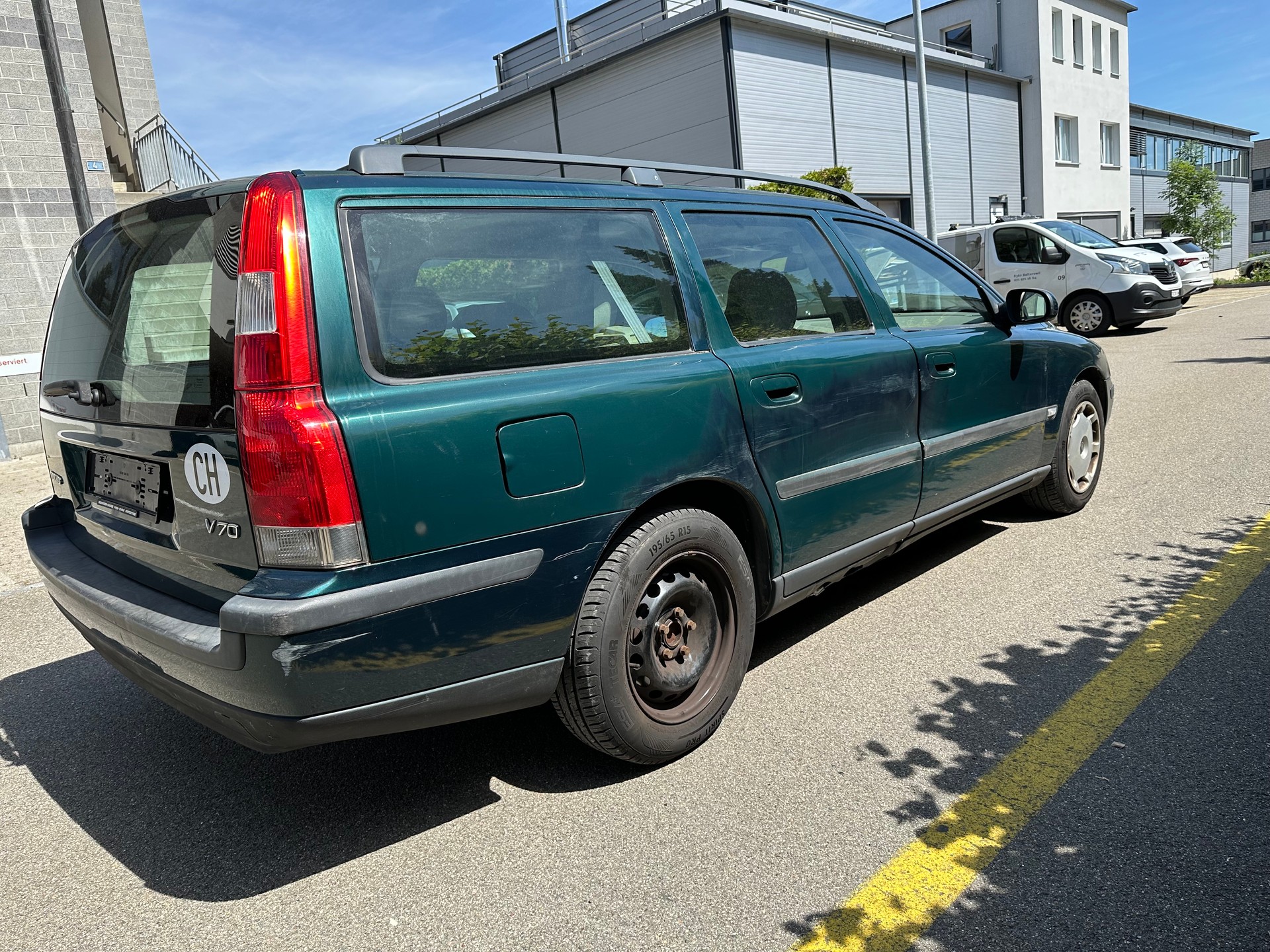 VOLVO V70 2.4-image-2