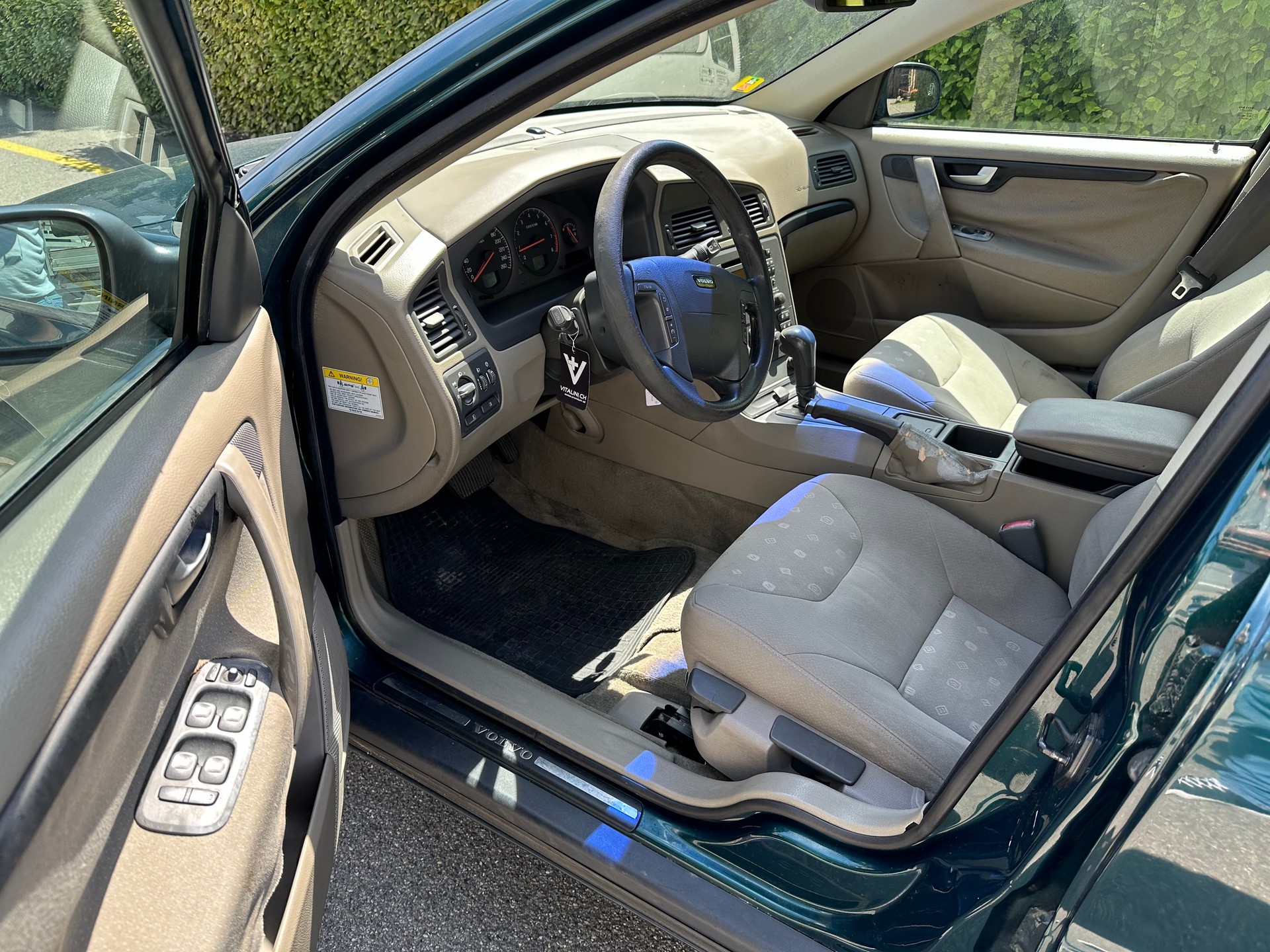 VOLVO V70 2.4-image-9