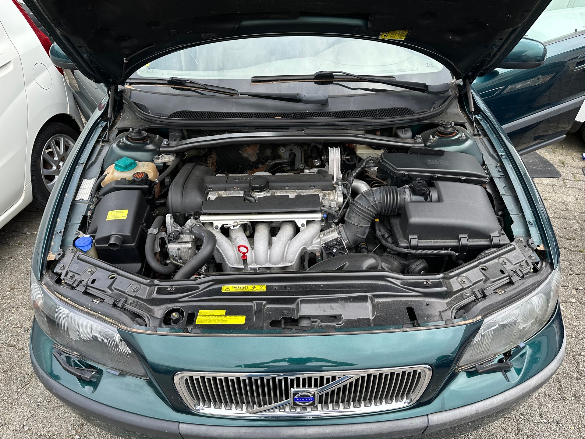VOLVO V70 2.4-image-12