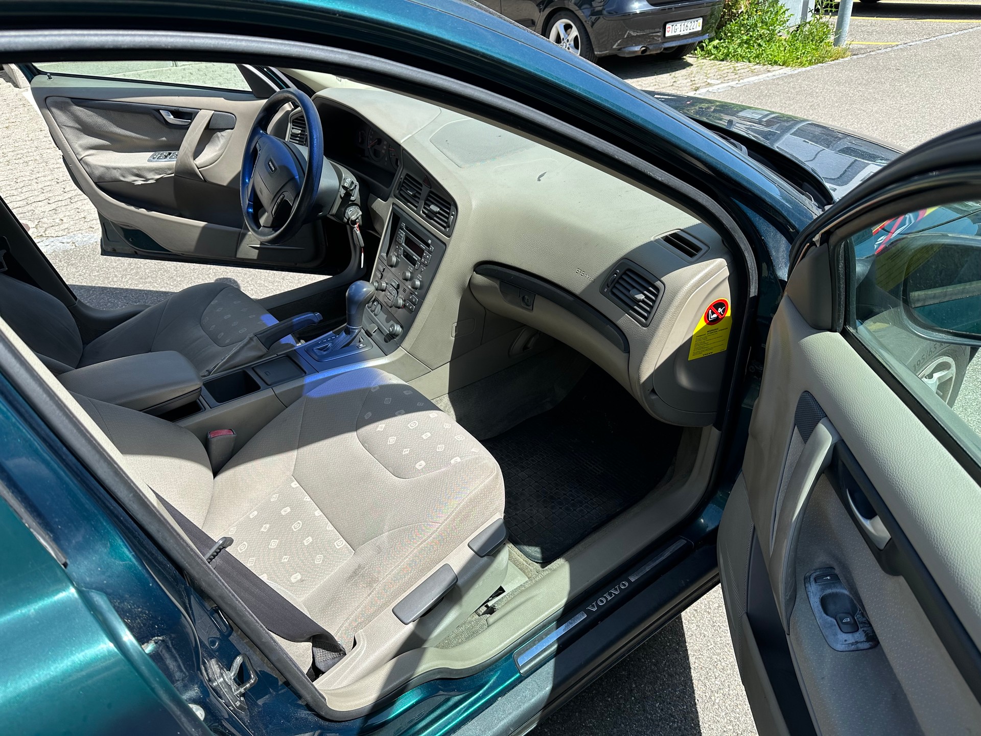 VOLVO V70 2.4-image-7
