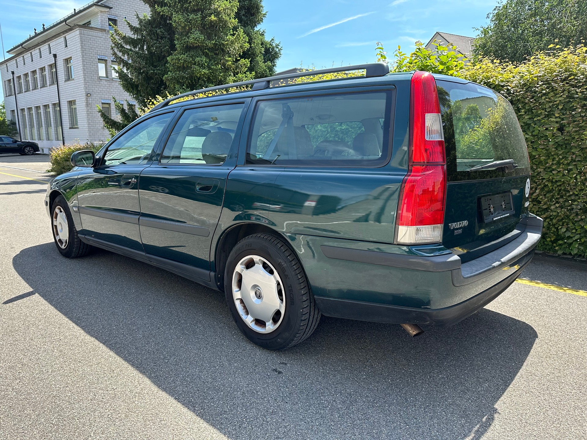 VOLVO V70 2.4-image-3