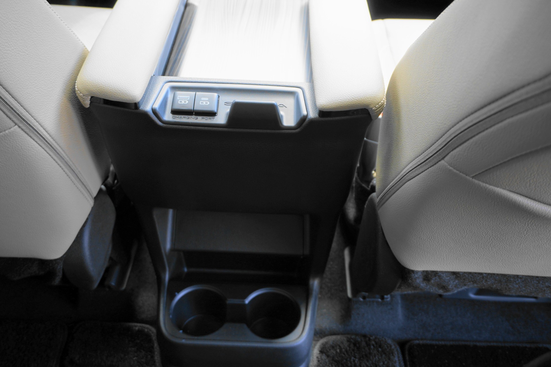 TOYOTA Sienna Hybrid Limited Premium AWD-image-9
