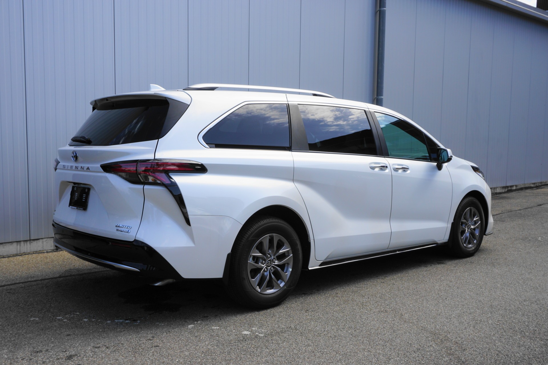 TOYOTA Sienna Hybrid Limited Premium AWD-image-14