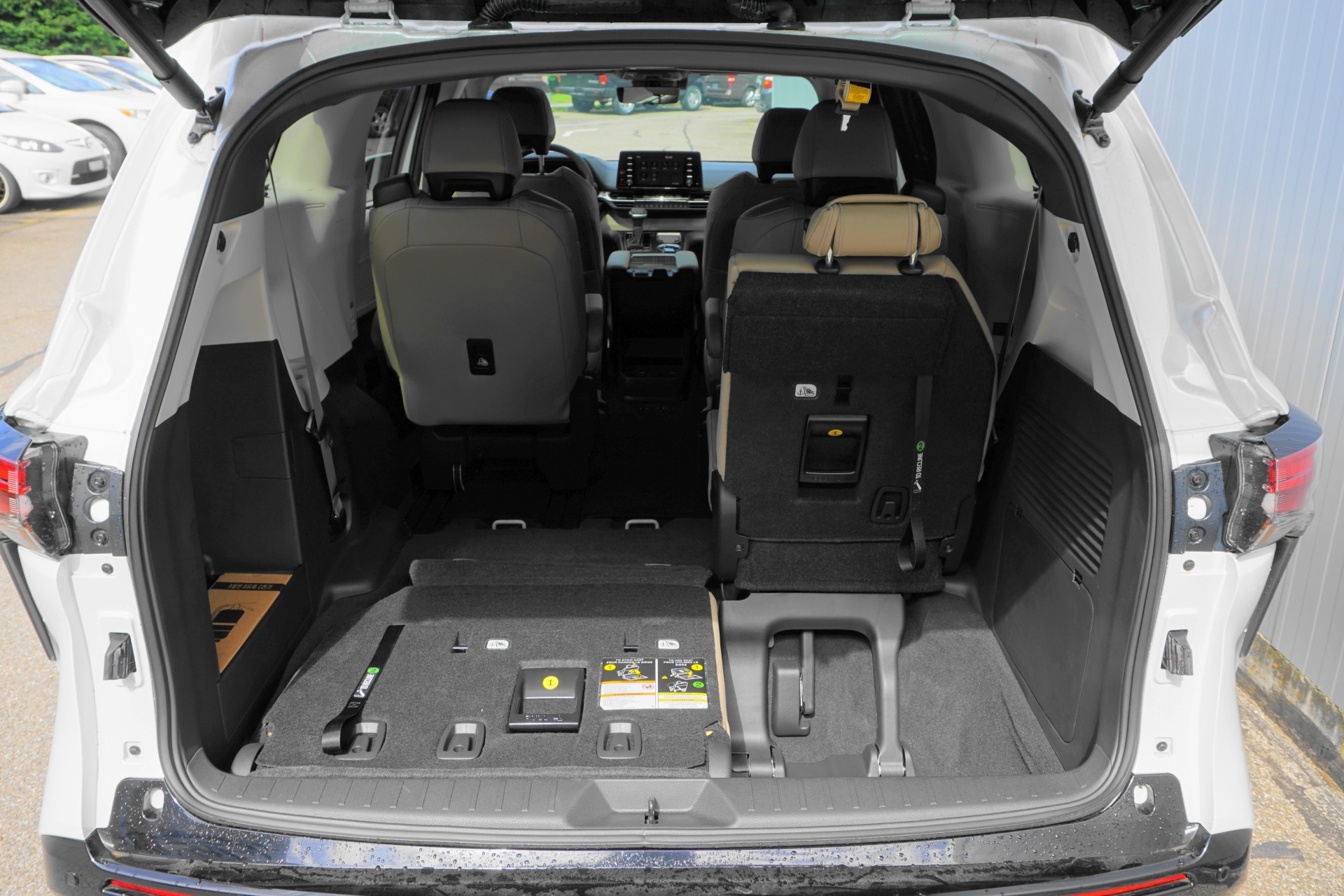 TOYOTA Sienna Hybrid Limited Premium AWD-image-12
