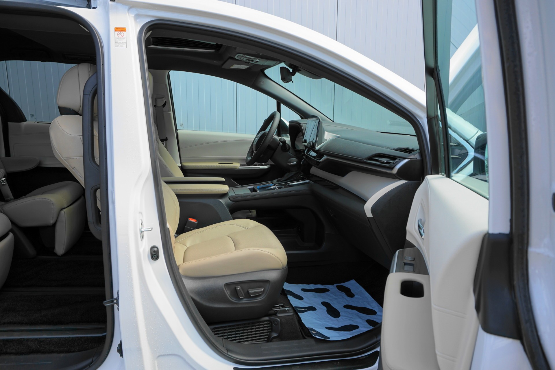 TOYOTA Sienna Hybrid Limited Premium AWD-image-16