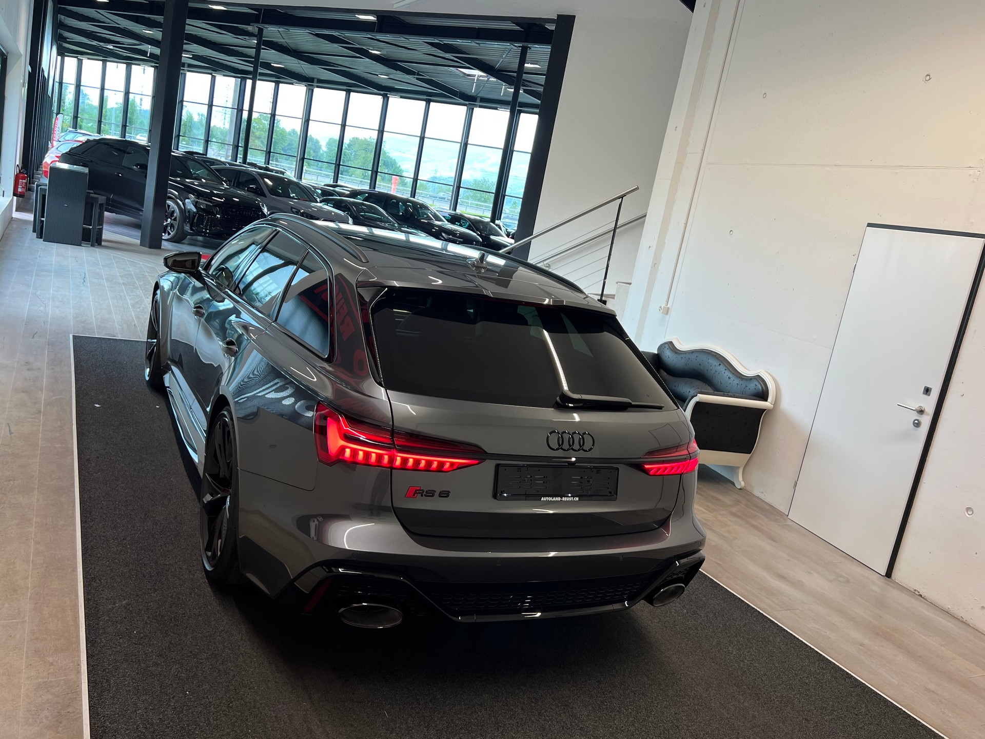 AUDI RS6 Avant 4.0 TFSI V8 Performance quattro-image-8