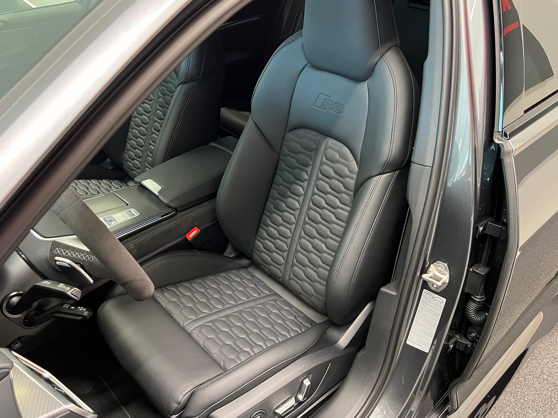 AUDI RS6 Avant 4.0 TFSI V8 Performance quattro-image-14