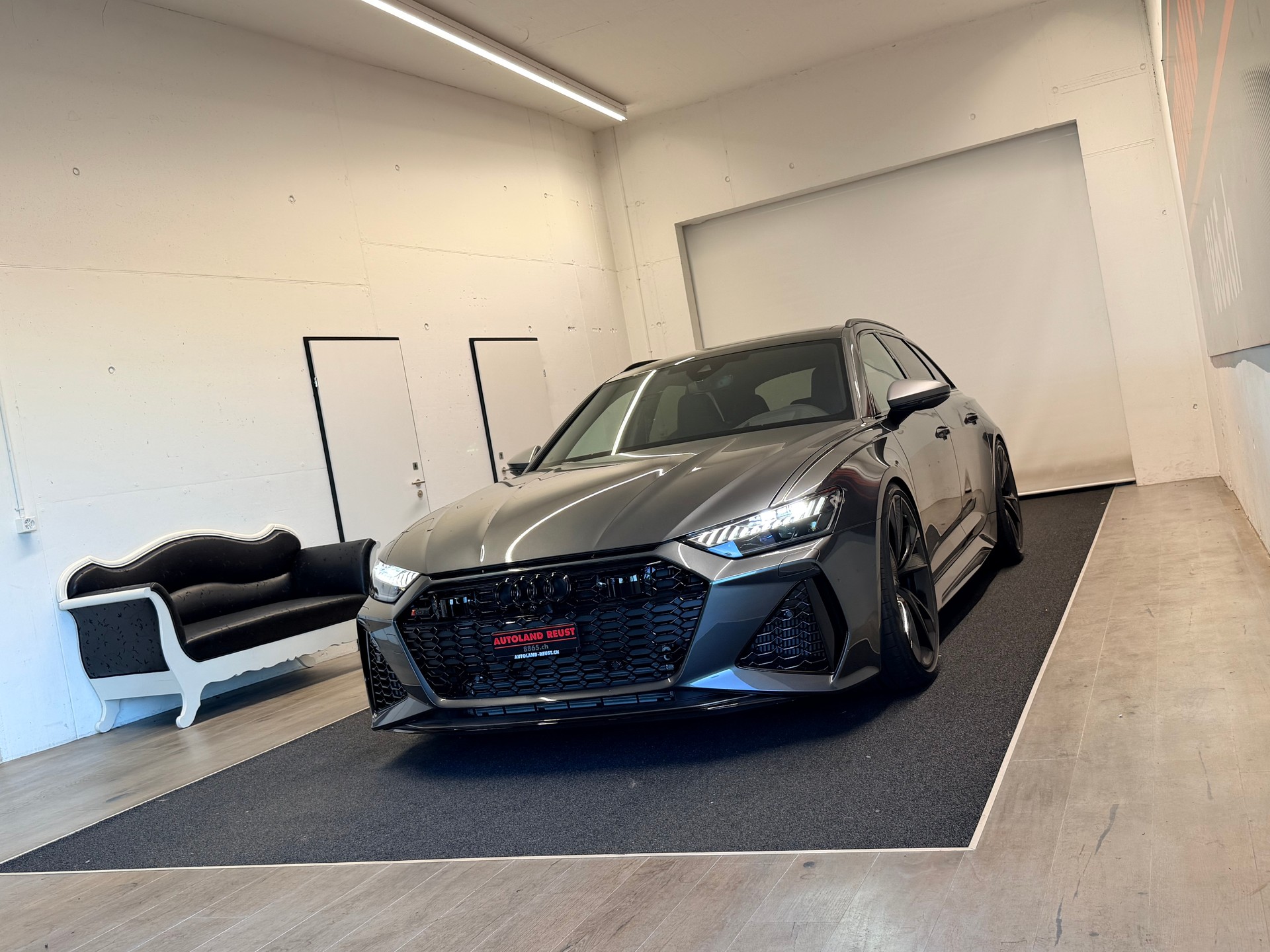 AUDI RS6 Avant 4.0 TFSI V8 Performance quattro-showroom-element-2