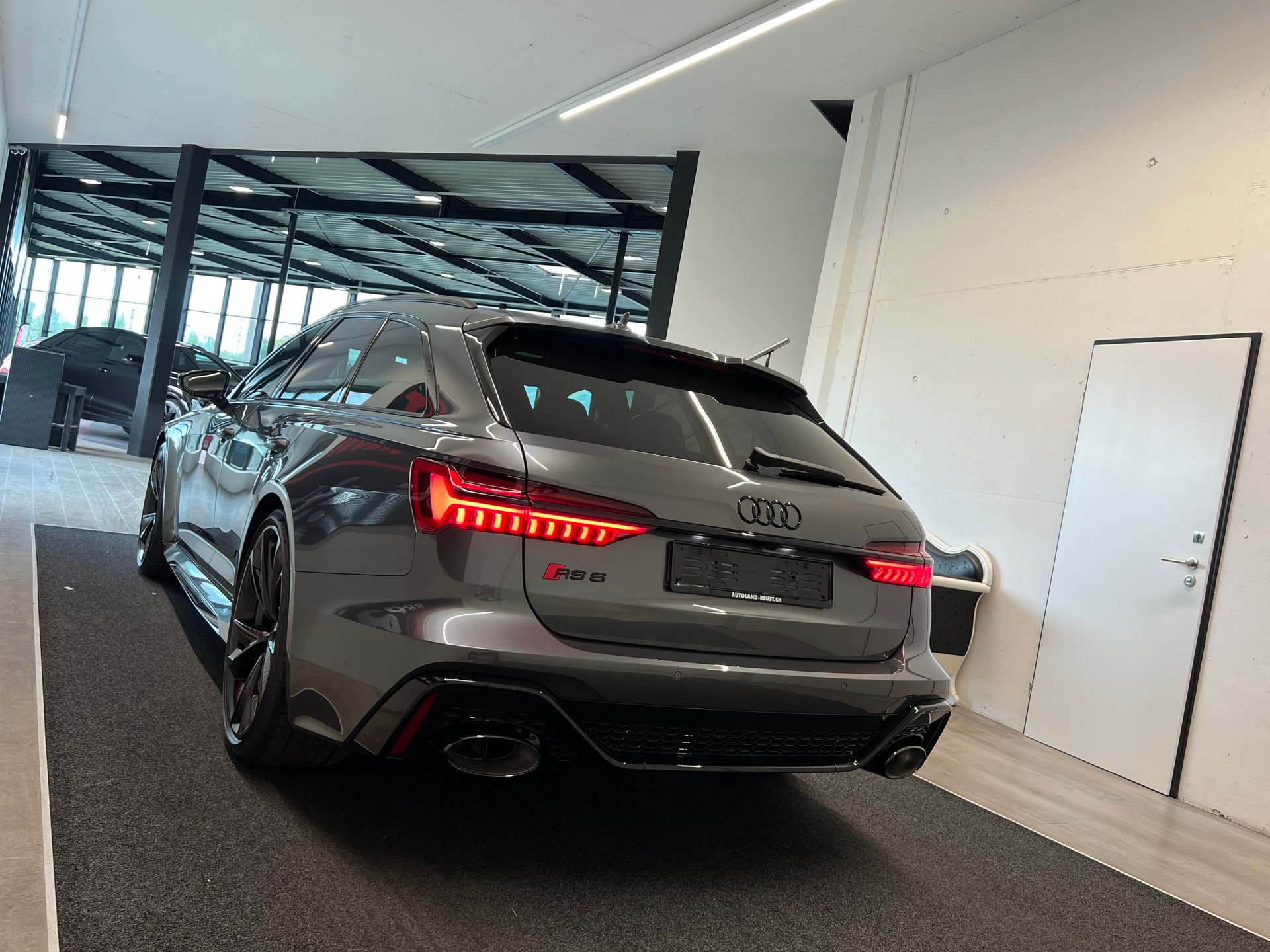 AUDI RS6 Avant 4.0 TFSI V8 Performance quattro-image-6