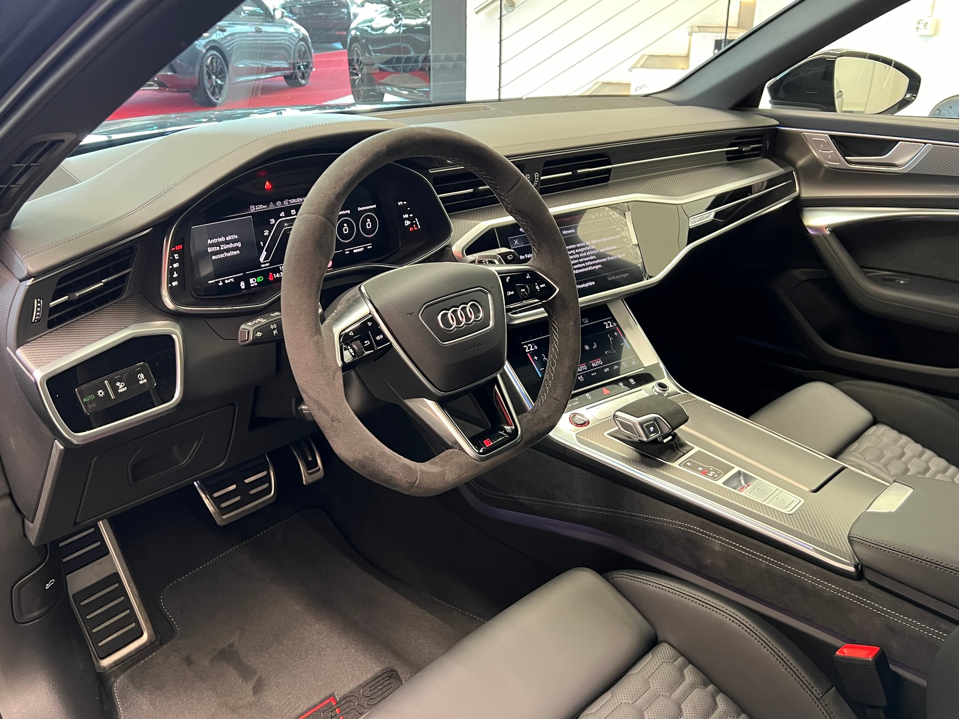 AUDI RS6 Avant 4.0 TFSI V8 Performance quattro-image-10