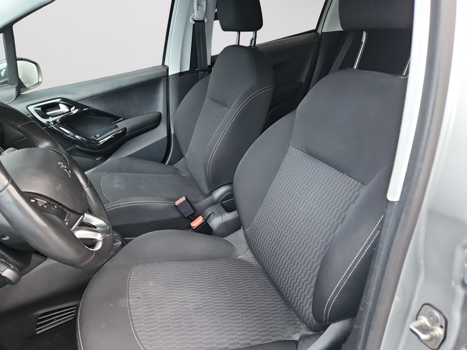 PEUGEOT 208 1.2 PureTech Active-image-10