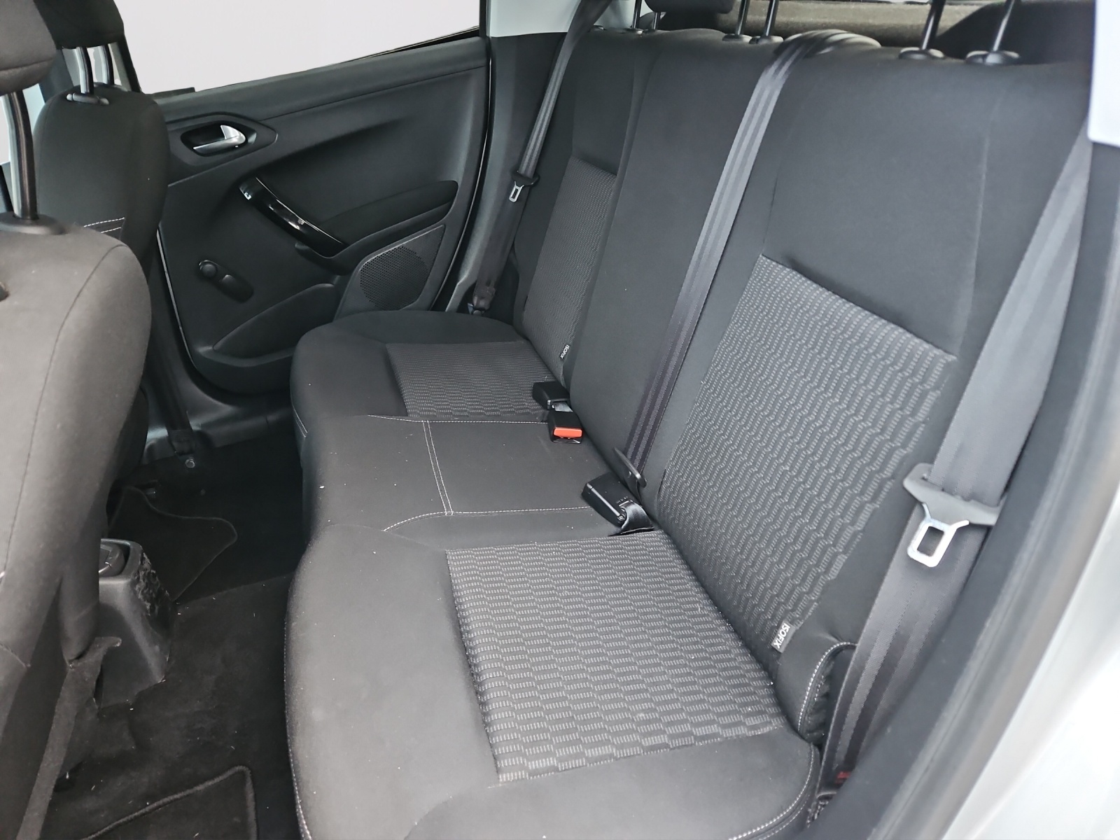 PEUGEOT 208 1.2 PureTech Active-image-11