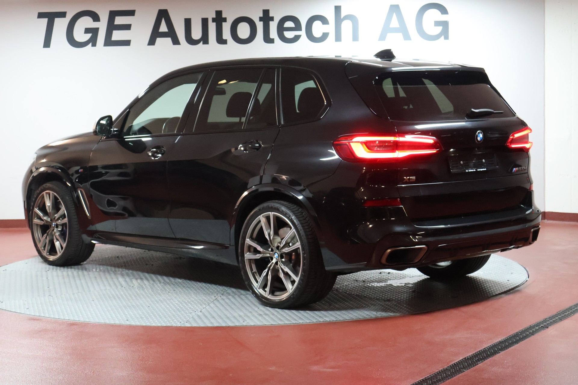 BMW X5 xDrive M50d Steptronic-image-18