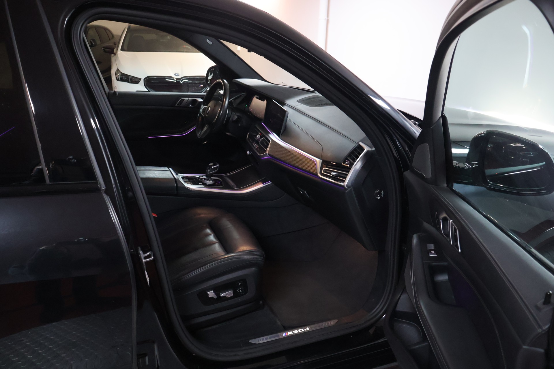 BMW X5 xDrive M50d Steptronic-image-13