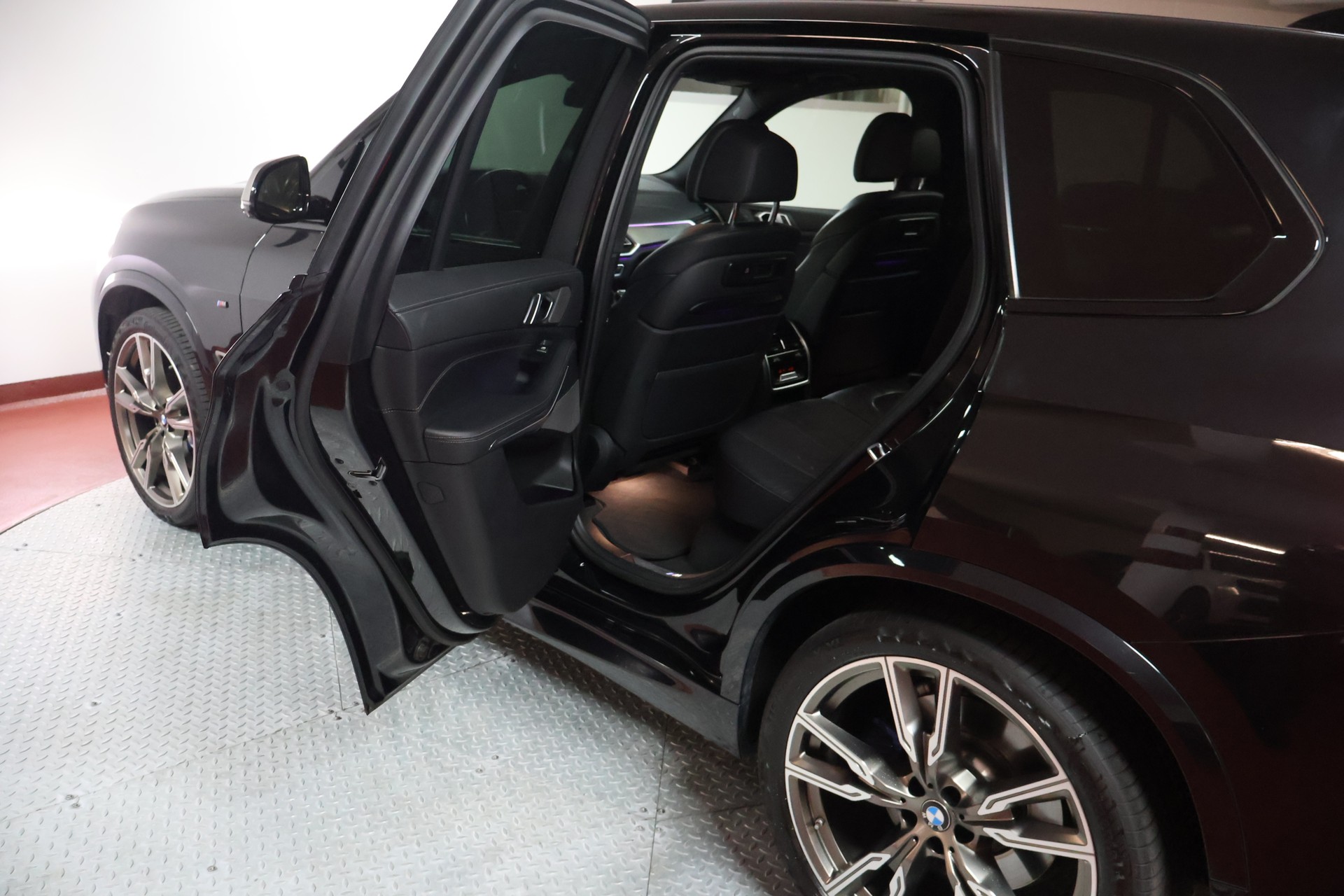 BMW X5 xDrive M50d Steptronic-image-16