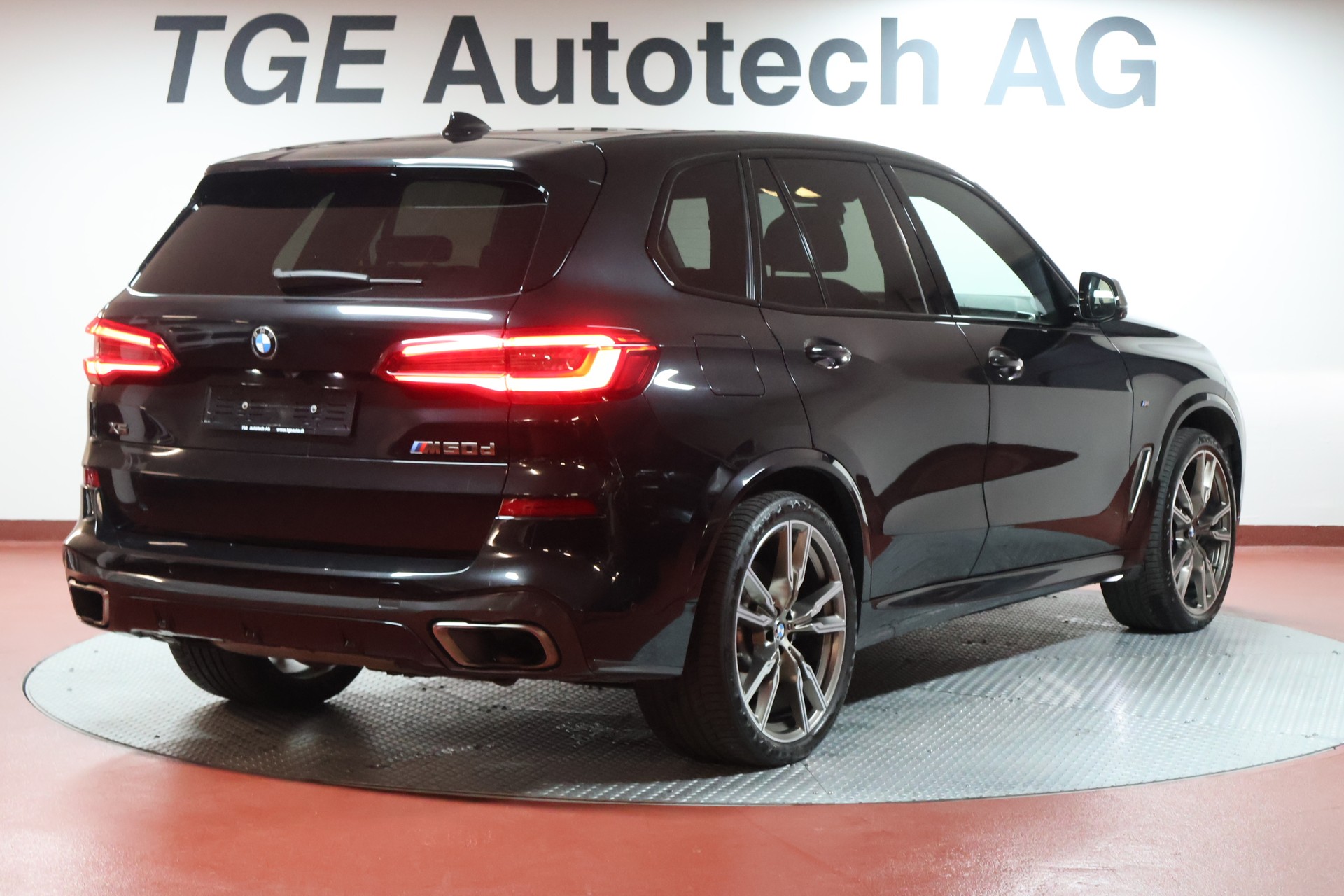 BMW X5 xDrive M50d Steptronic-image-19