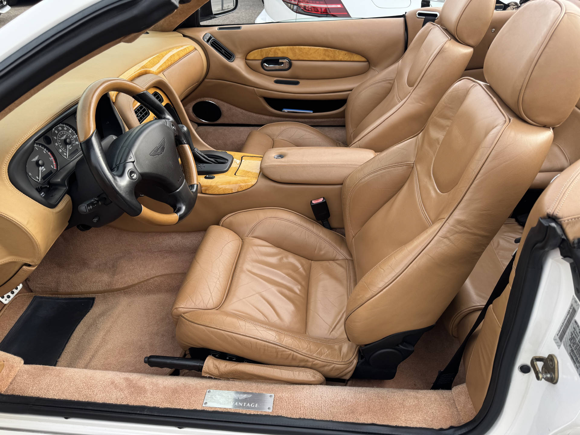 ASTON MARTIN DB7 Vantage Cabrio-image-7