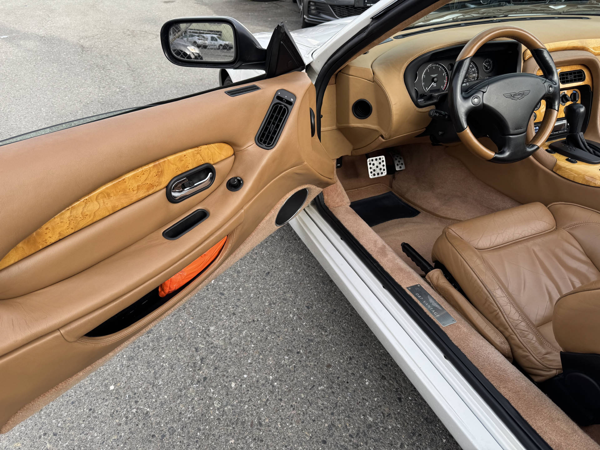 ASTON MARTIN DB7 Vantage Cabrio-image-6