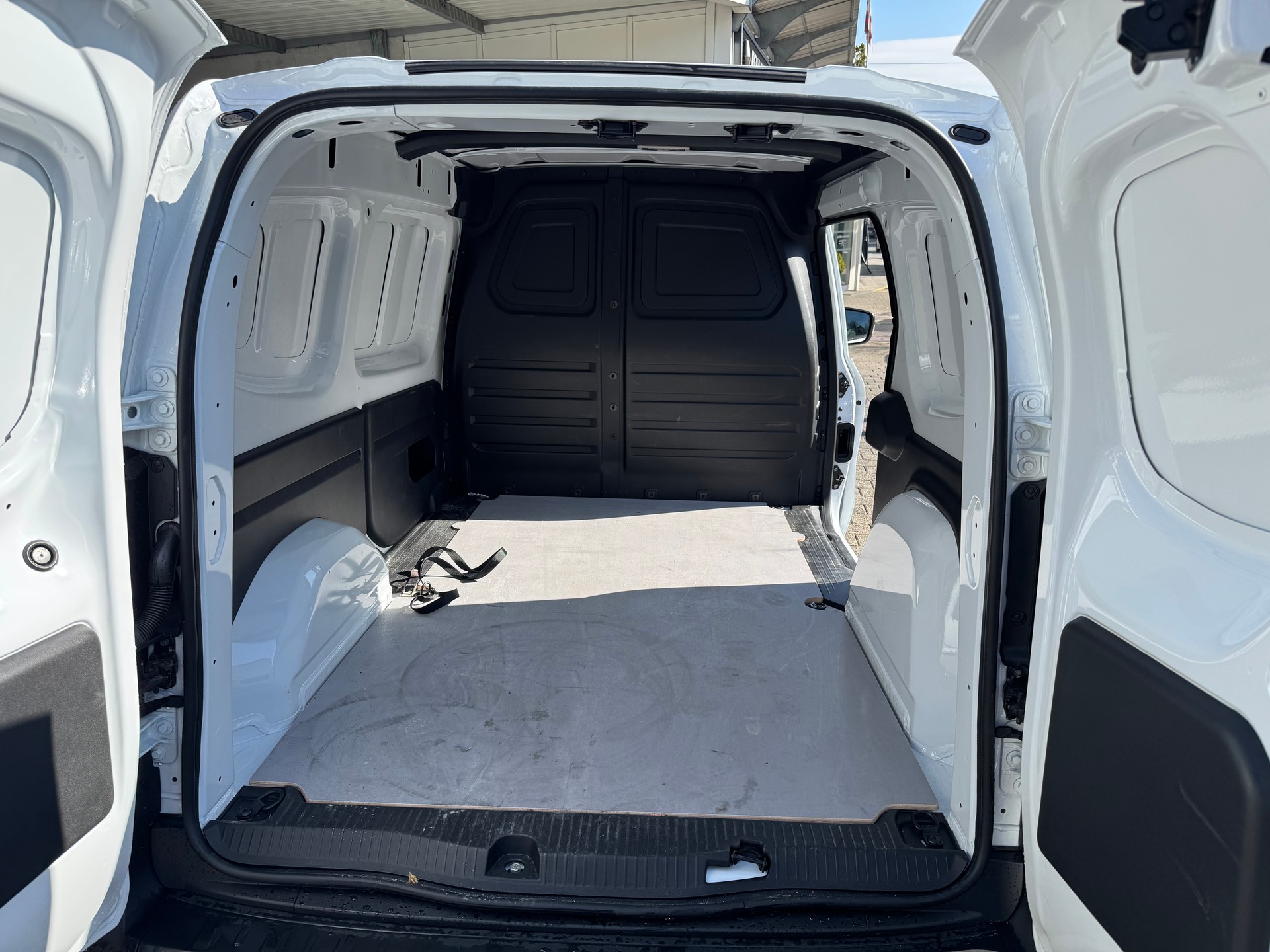 RENAULT Kangoo Van 1.3TCe Standard L2 130 PF Extra EDC-image-14