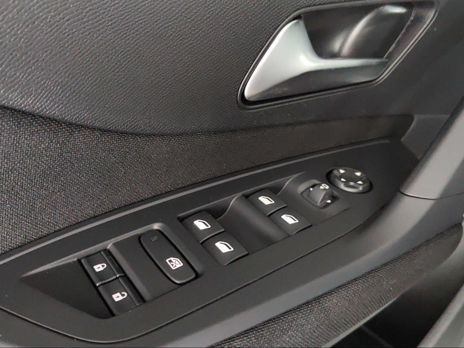 PEUGEOT 308 SW 1.2 HEV 136 Style-image-12